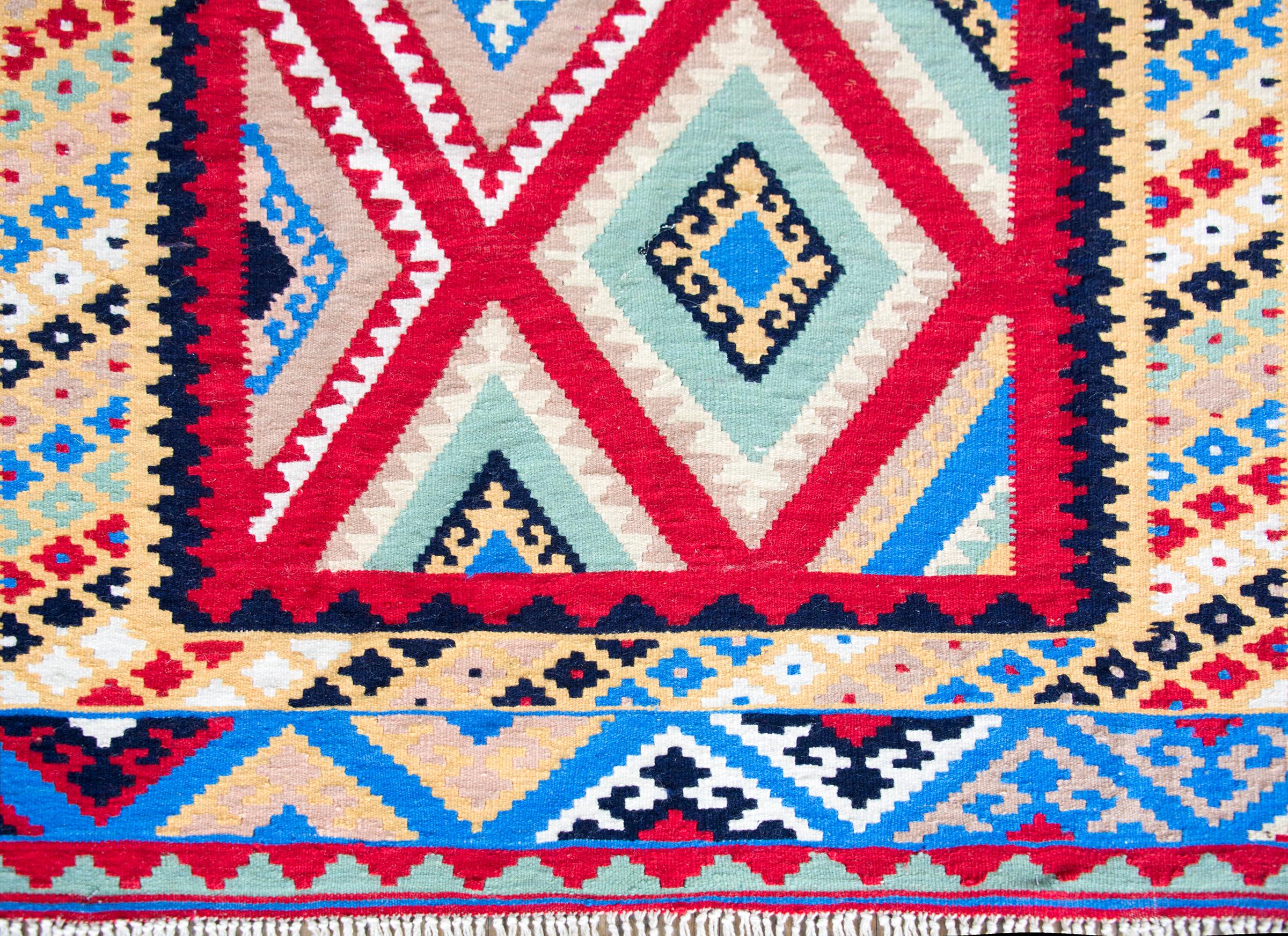 Alfombra vintage persa Shiraz Kilim en venta 1