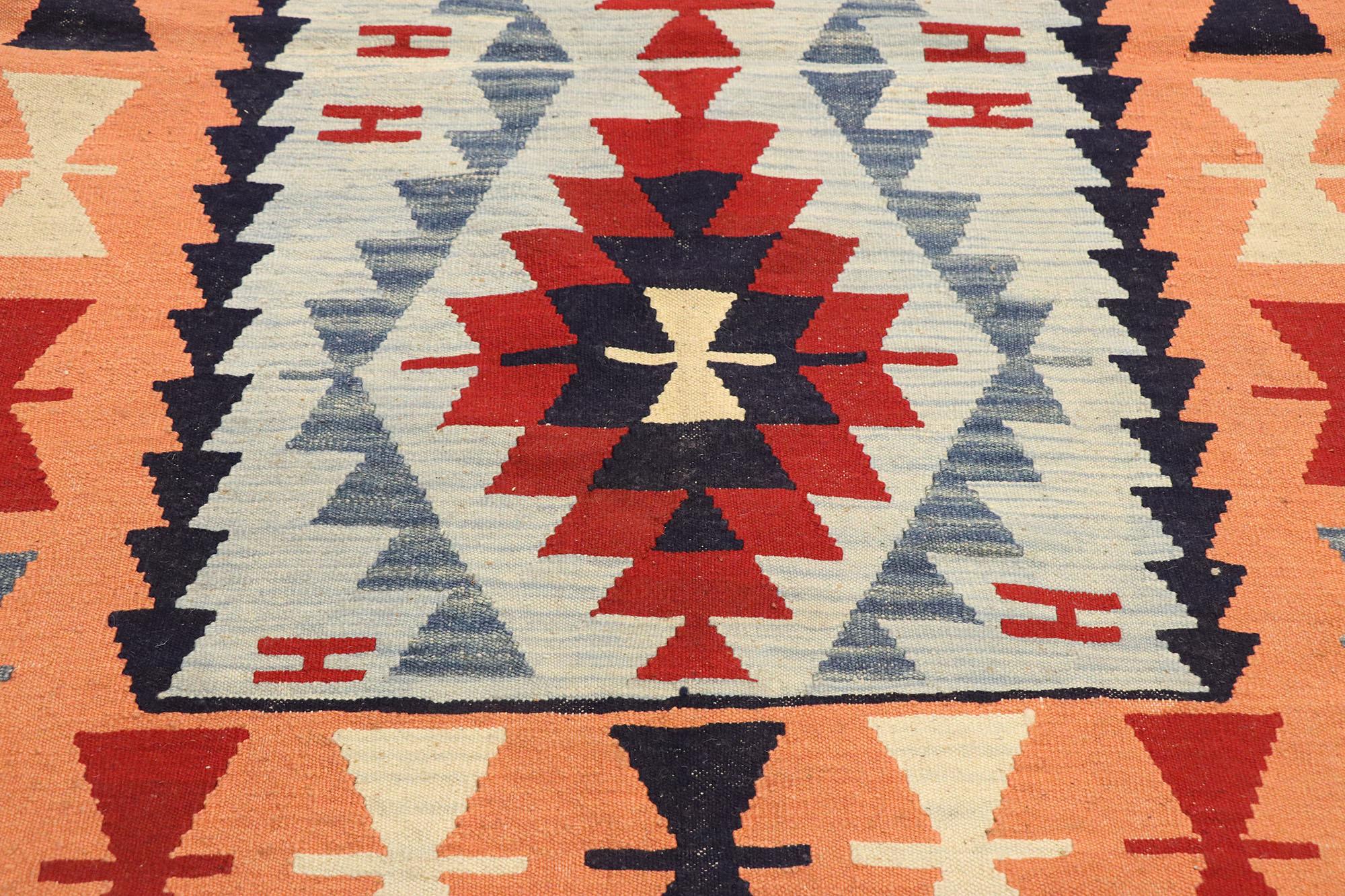 Vintage Persian Shiraz Kilim Rug, Luxury Lodge Meets Sunny Southwest Style In Good Condition For Sale In Dallas, TX