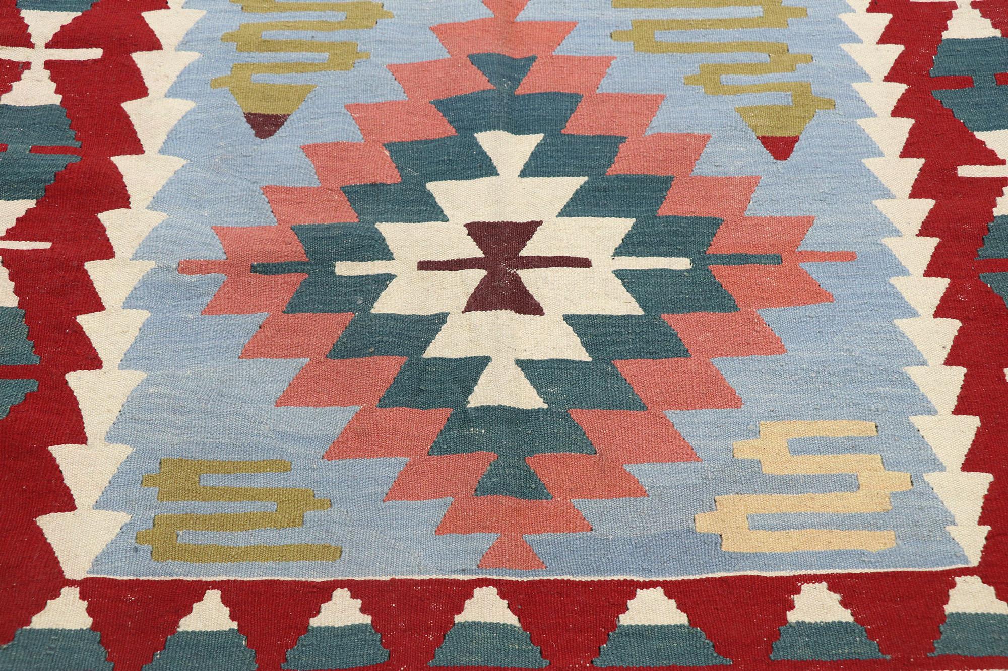 Vintage Persian Shiraz Kilim Rug, Luxury Lodge Meets Southwest Desert Style In Good Condition For Sale In Dallas, TX