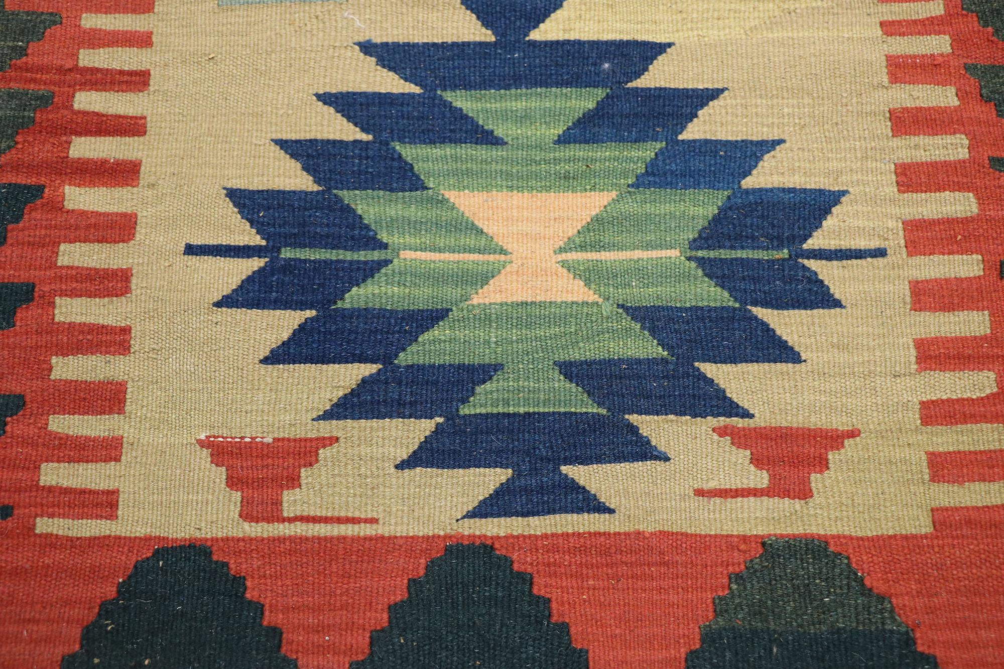 Vintage Persian Shiraz Kilim Rug, Southwestern Bohemian Meets Modern Desert In Good Condition For Sale In Dallas, TX