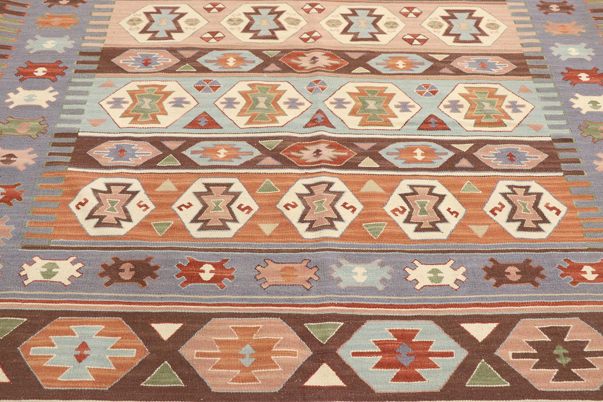 Persischer Shiraz-Kelim-Teppich im böhmischen Stammesstil, Vintage im Zustand „Gut“ im Angebot in Dallas, TX