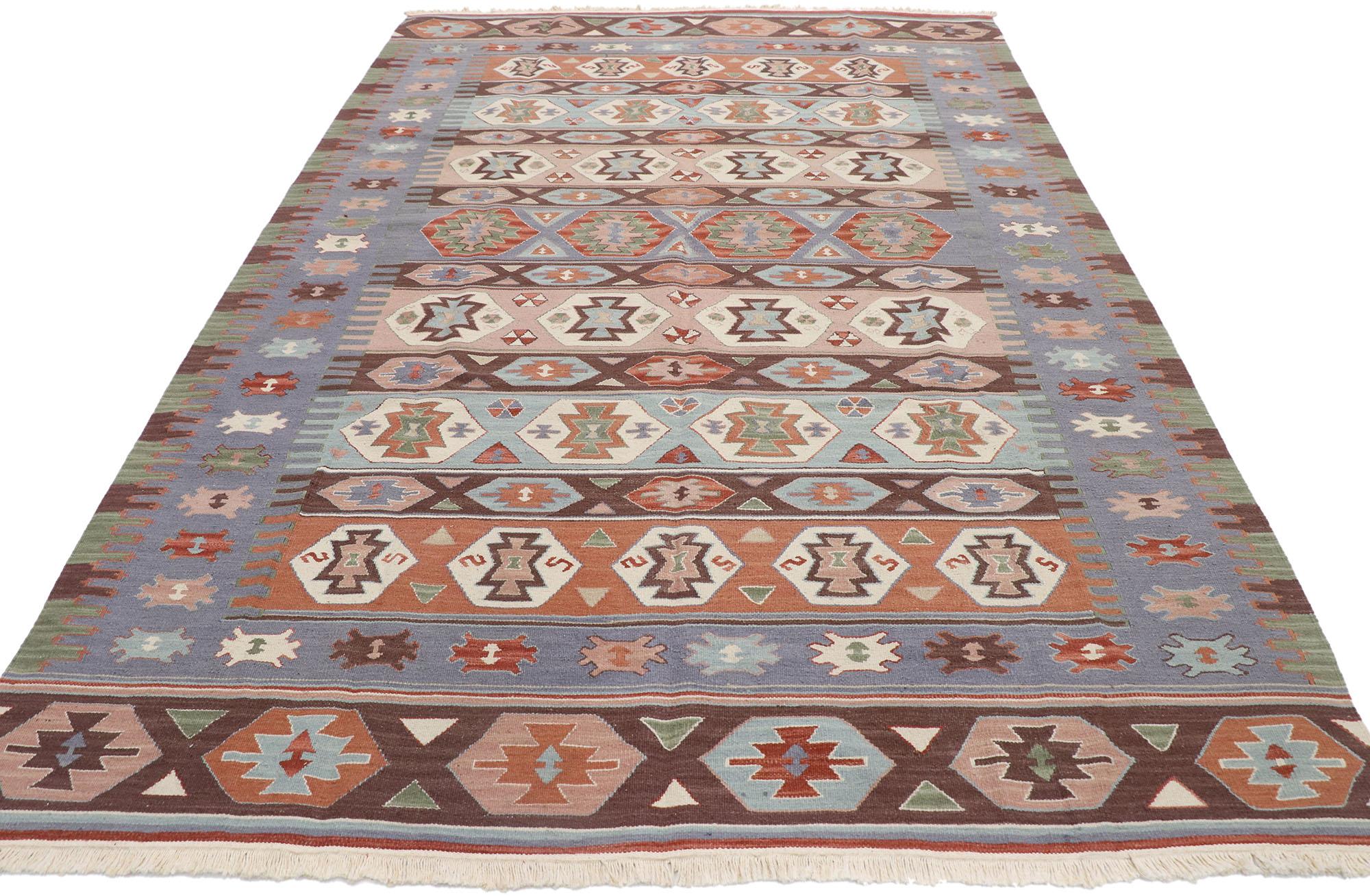 Persischer Shiraz-Kelim-Teppich im Boho-Chic-Stil im Stammesstil (Handgewebt) im Angebot