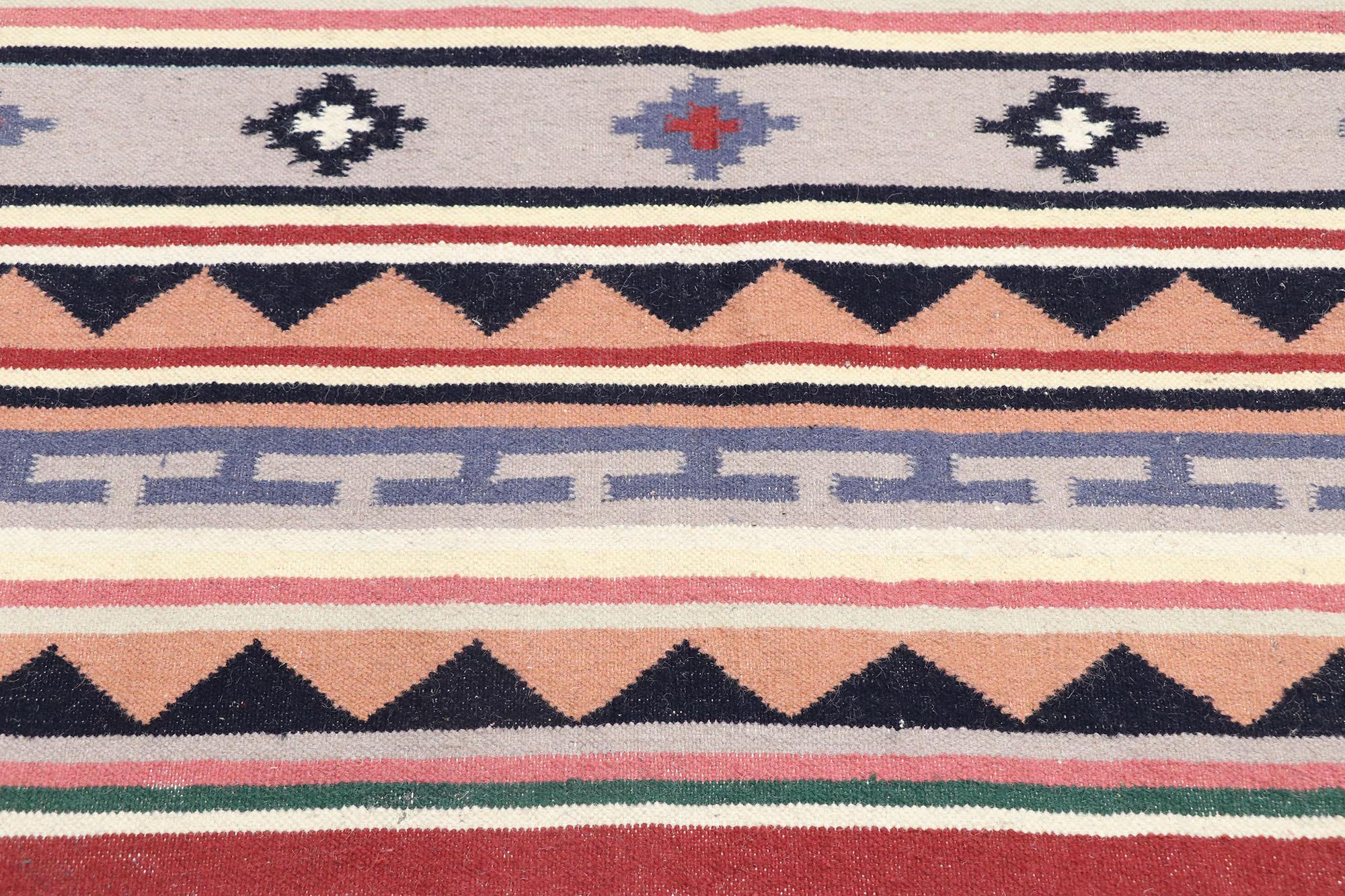 Vintage Persian Shiraz Kilim Rug with Boho Chic Tribal Style In Good Condition For Sale In Dallas, TX
