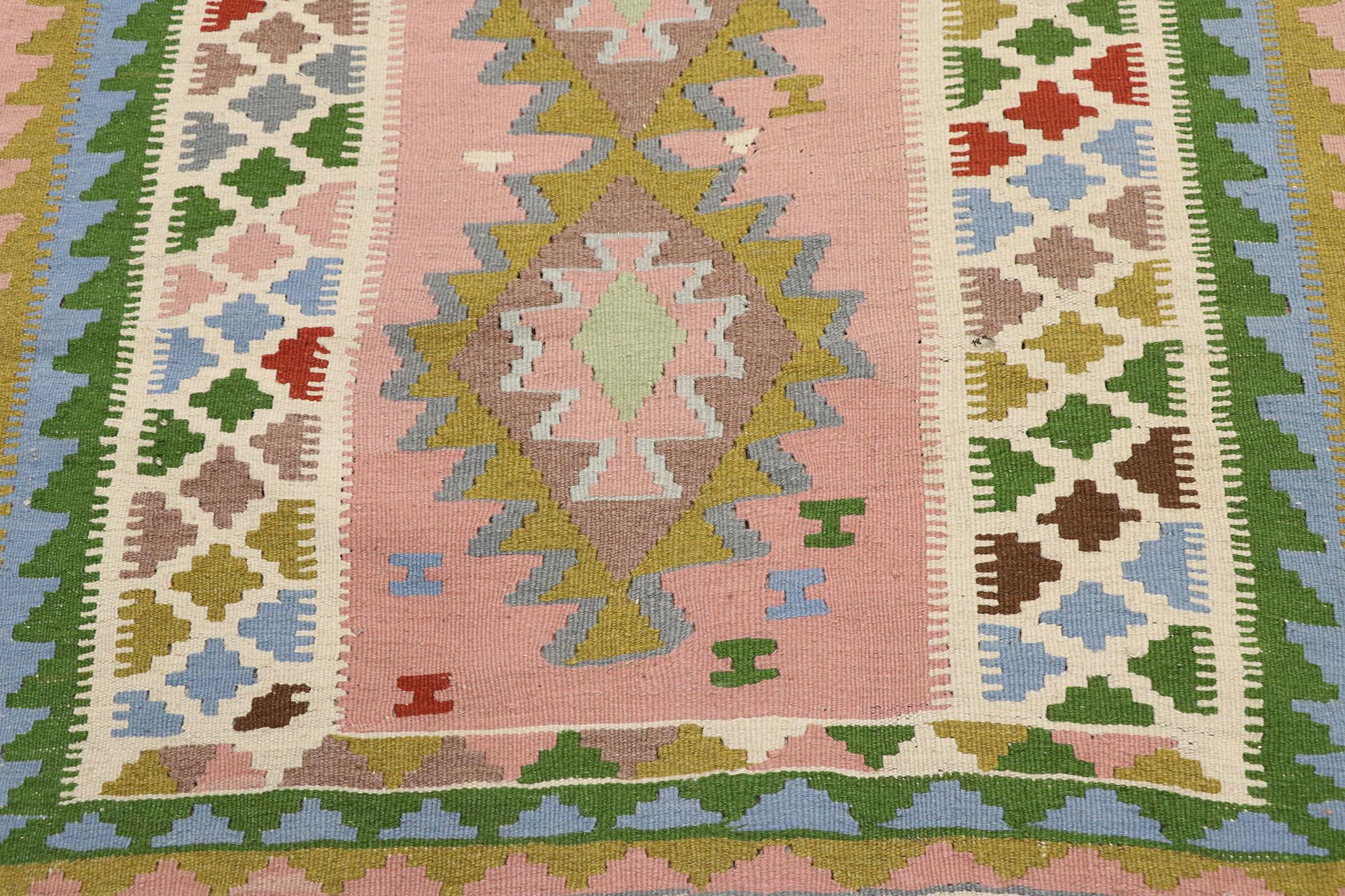 Vintage Persian Shiraz Kilim Rug, Luxury Lodge Meets Southwest Boho Style In Good Condition For Sale In Dallas, TX