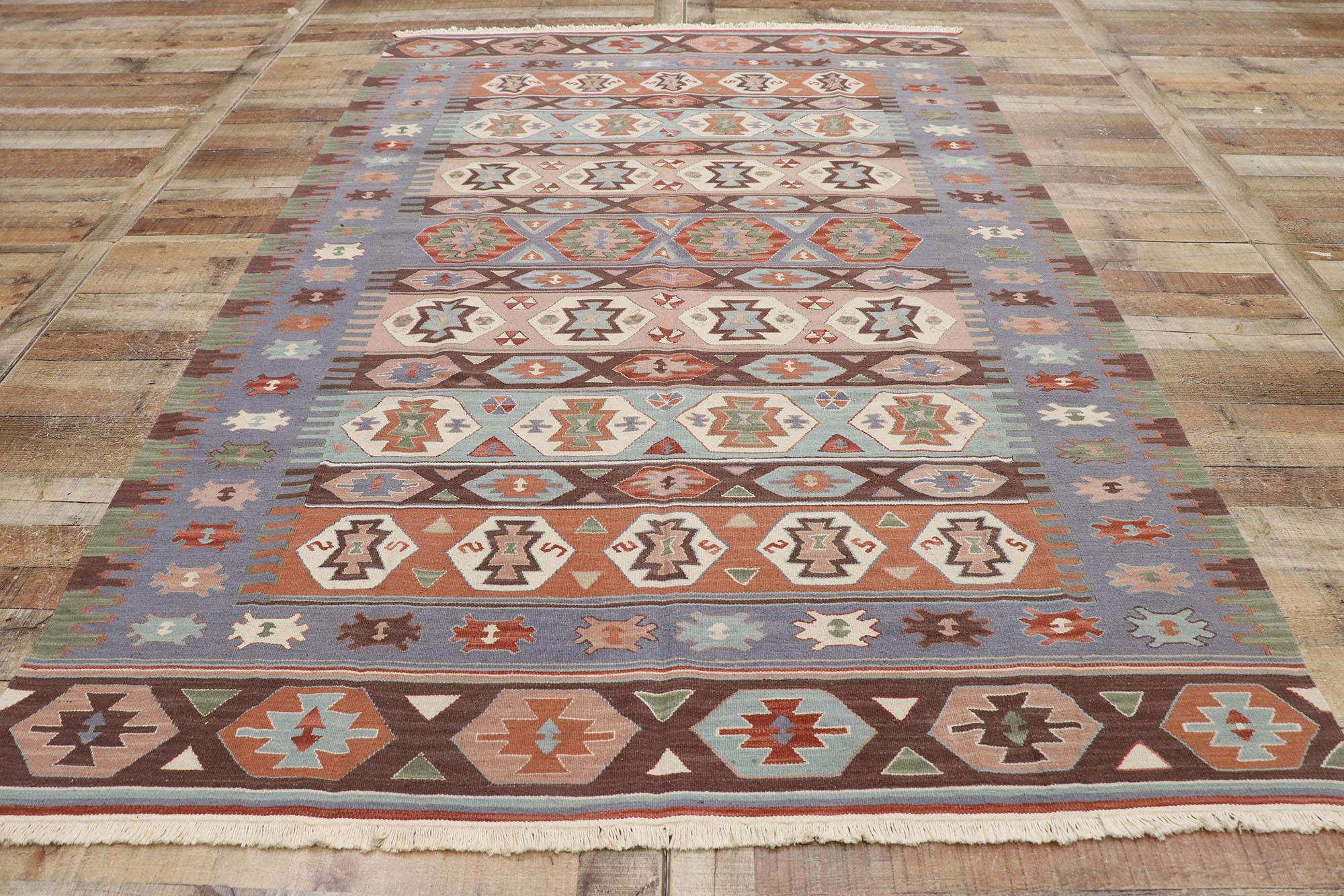 Persischer Shiraz-Kelim-Teppich im Boho-Chic-Stil im Stammesstil im Angebot 1