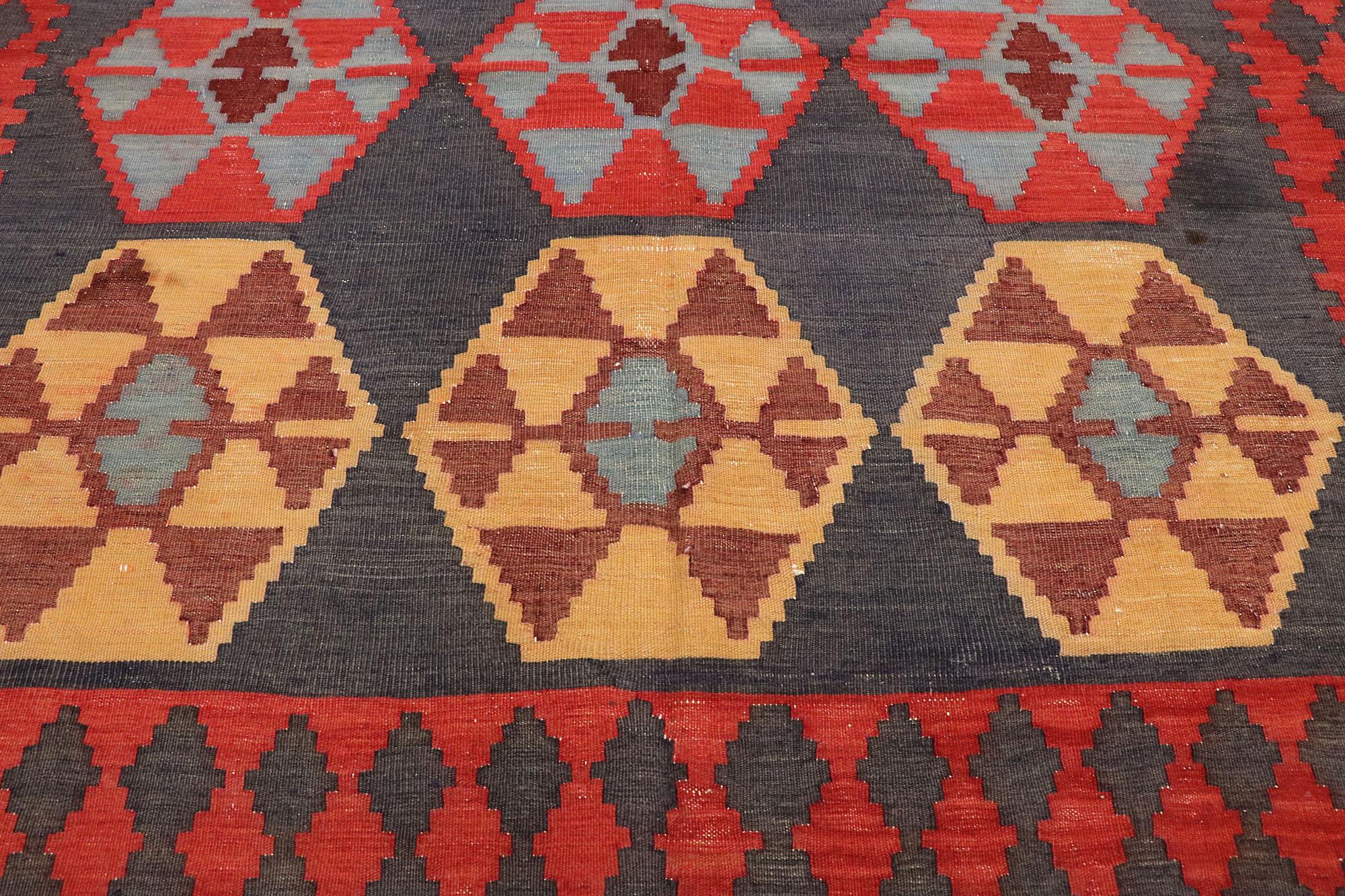 Vintage Persian Shiraz Kilim Rug with Modern Northwestern Tribal Style In Good Condition For Sale In Dallas, TX