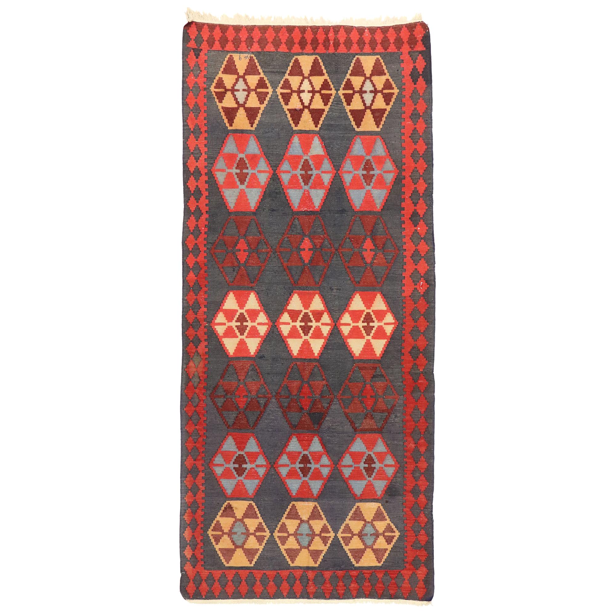 Tapis Kilim persan vintage Shiraz de style tribal moderne du nord-ouest