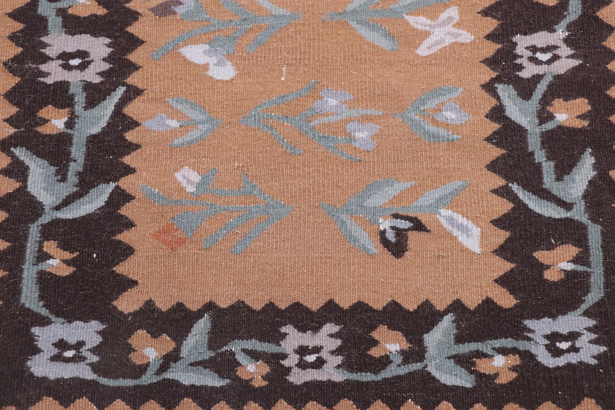 Vintage Persian Shiraz Kilim Rug with Rustic Farmhouse Style In Good Condition For Sale In Dallas, TX
