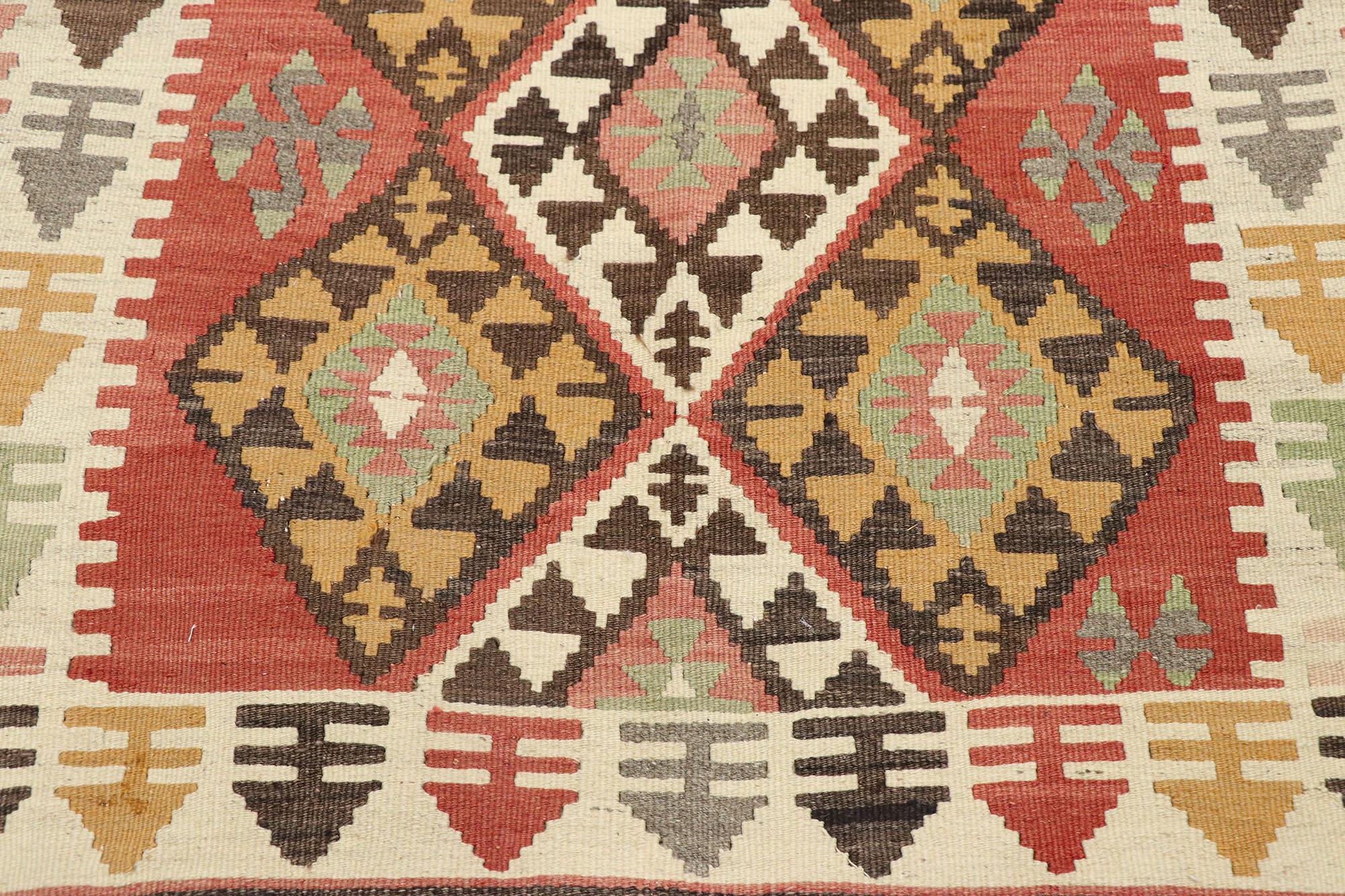 Vintage Persian Shiraz Kilim Rug, Pacific Northwest Meets Luxury Lodge In Good Condition For Sale In Dallas, TX