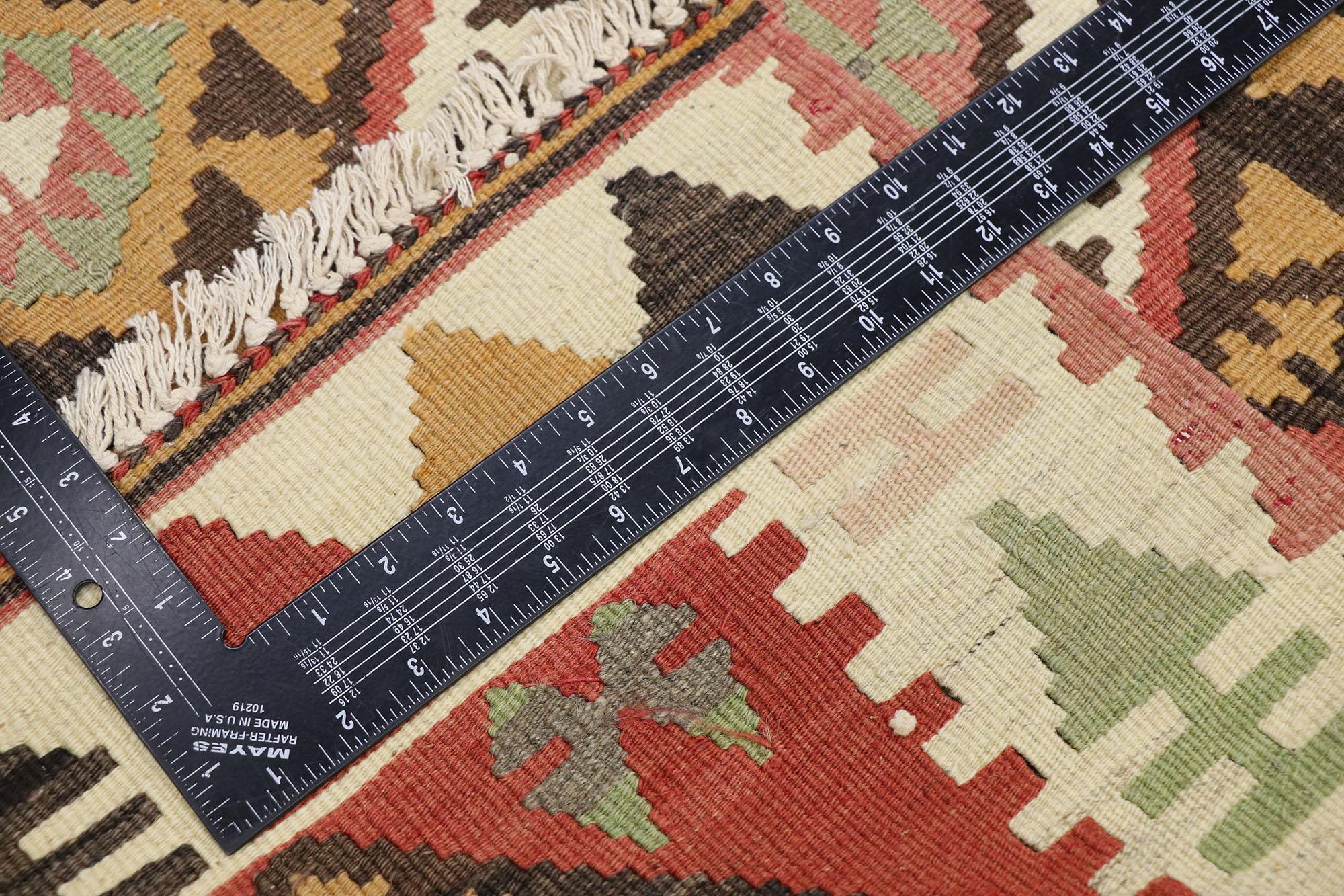 Tapis Kilim persan Shiraz, nord-ouest du Pacifique rencontre le Lodge de luxe Bon état - En vente à Dallas, TX