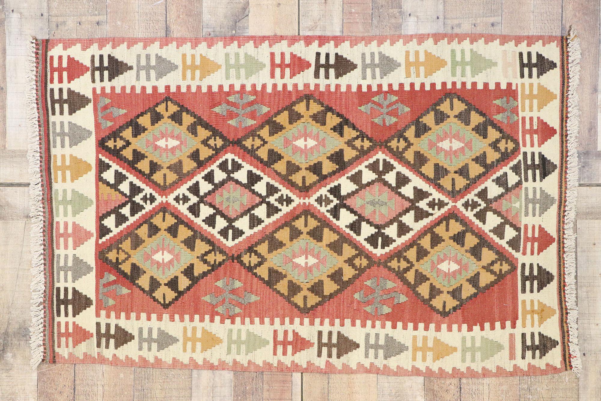 Tapis Kilim persan Shiraz, nord-ouest du Pacifique rencontre le Lodge de luxe en vente 1