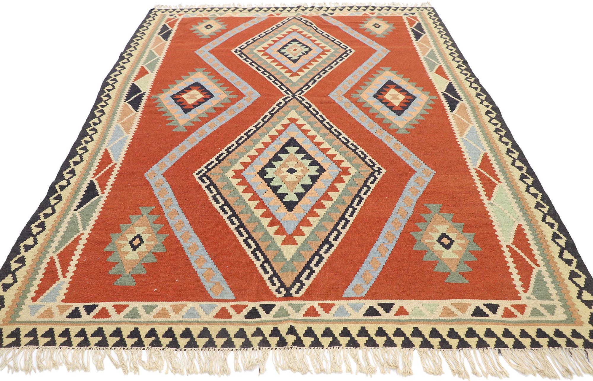 Persiano Tappeto persiano vintage Shiraz Kilim, il nord-ovest del Pacifico incontra il lusso del Lodge in vendita