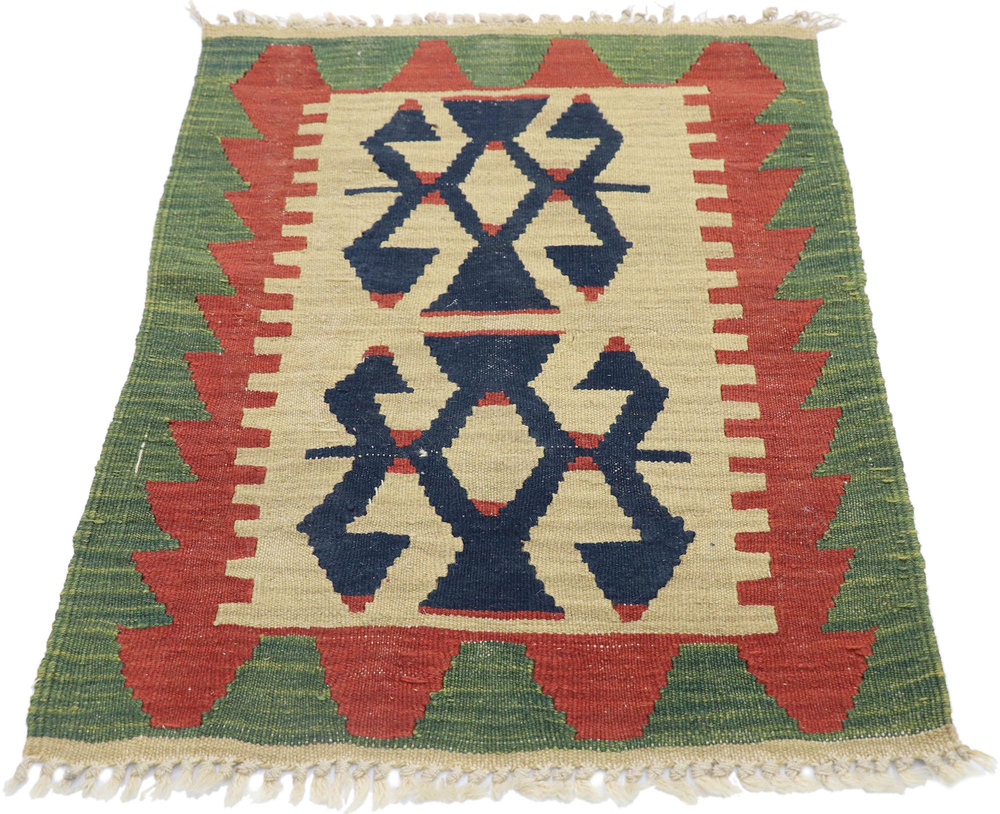Persischer Shiraz-Kelim-Teppich im Vintage-Stil, Modern Desert Meets Boho Chic (Handgewebt) im Angebot