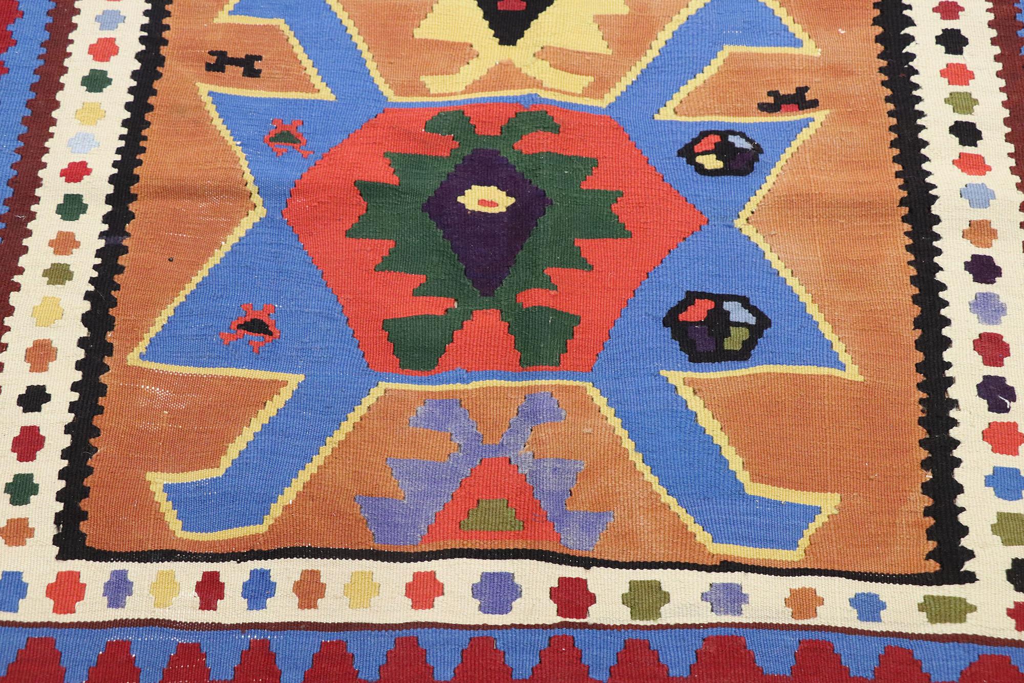 Alfombra vintage persa Shiraz Kilim de estilo tribal Tejido a mano en venta