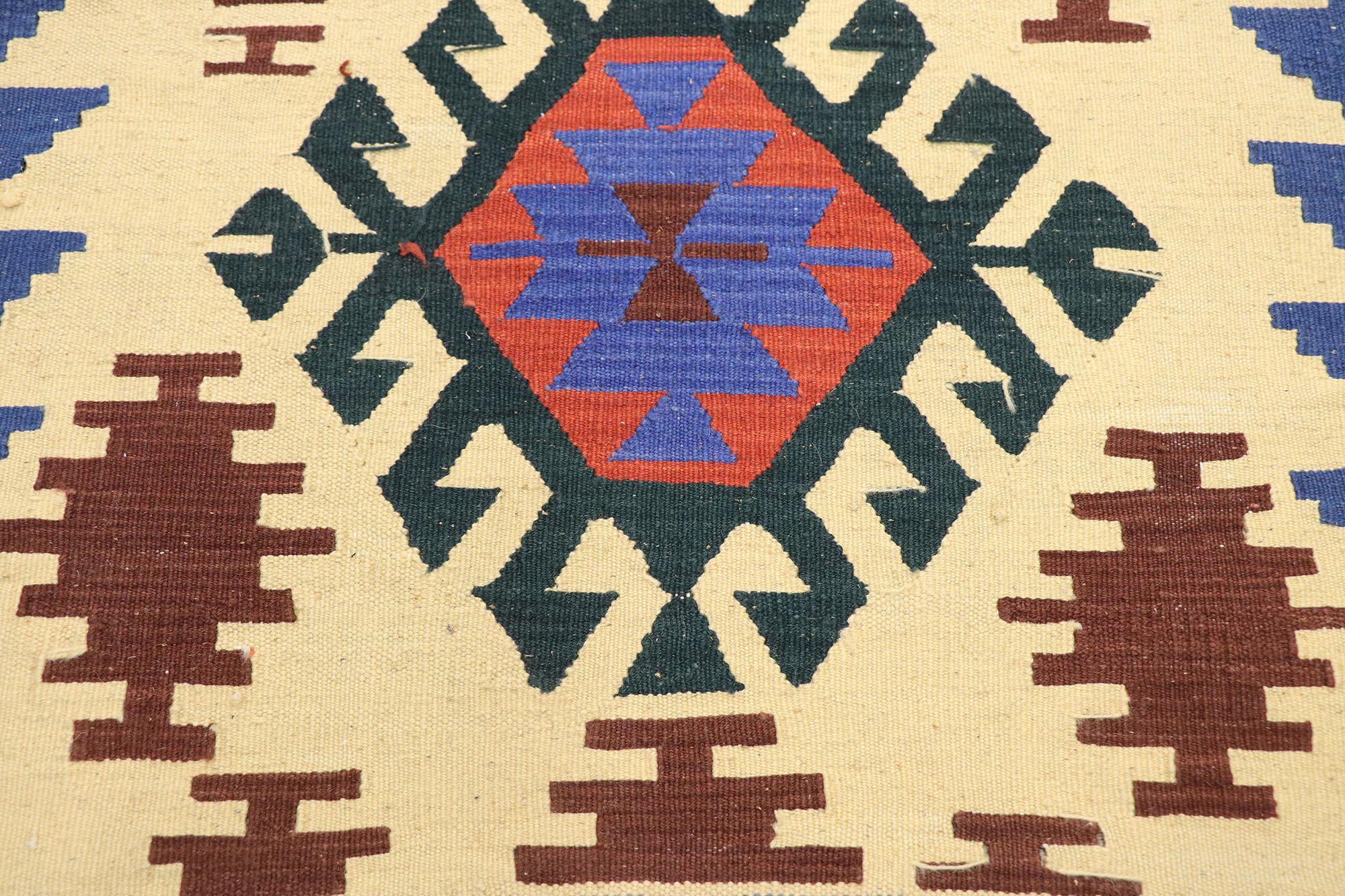 Vintage Persian Shiraz Kilim Rug, Luxury Lodge Meets Modern Southwest Style In Good Condition For Sale In Dallas, TX
