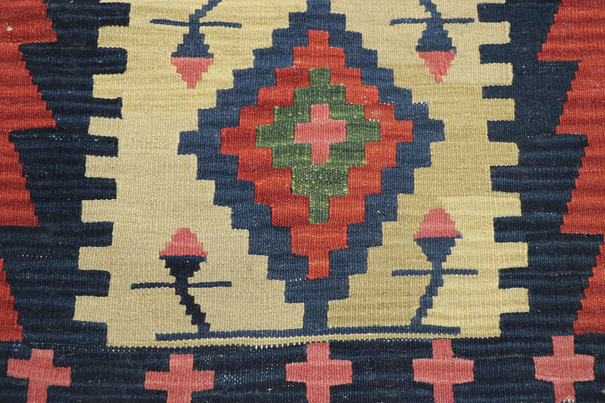 Vintage Persian Shiraz Kilim Rug, Luxury Lodge Meets Modern Southwest Style In Good Condition For Sale In Dallas, TX