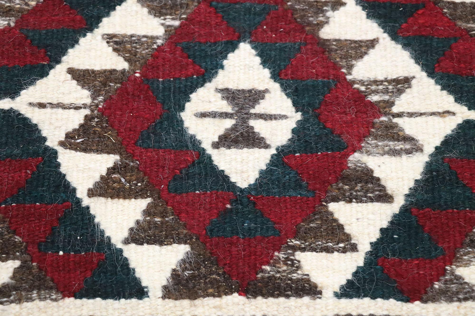 Tissé à la main Tapis Kilim persan vintage Shiraz de style tribal en vente