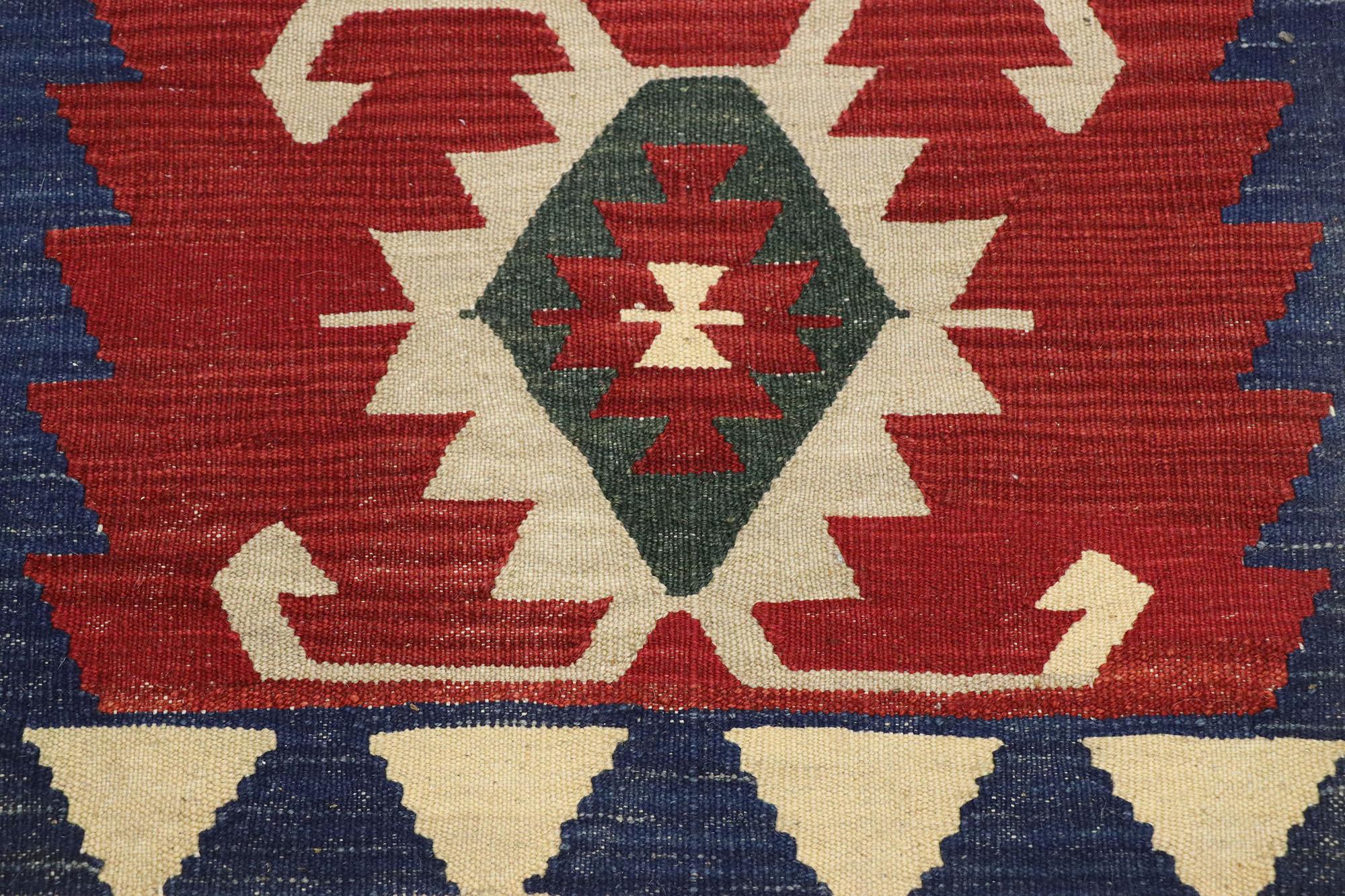 Vintage Persian Shiraz Kilim Rug, Luxury Lodge Meets Nomadic Charm In Good Condition For Sale In Dallas, TX