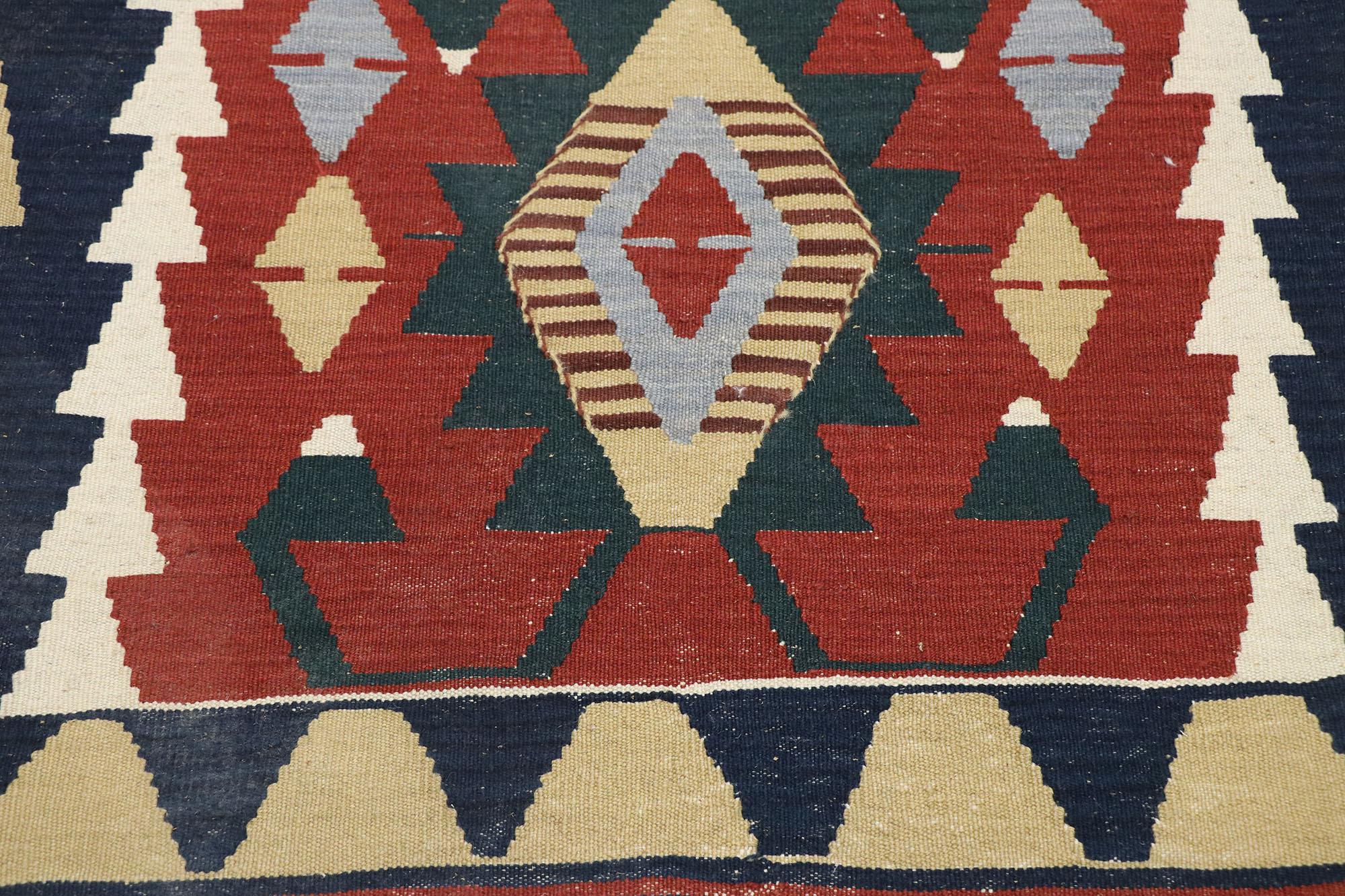 Vintage Persian Shiraz Kilim Rug, Luxury Lodge Meets Nomadic Charm In Good Condition For Sale In Dallas, TX