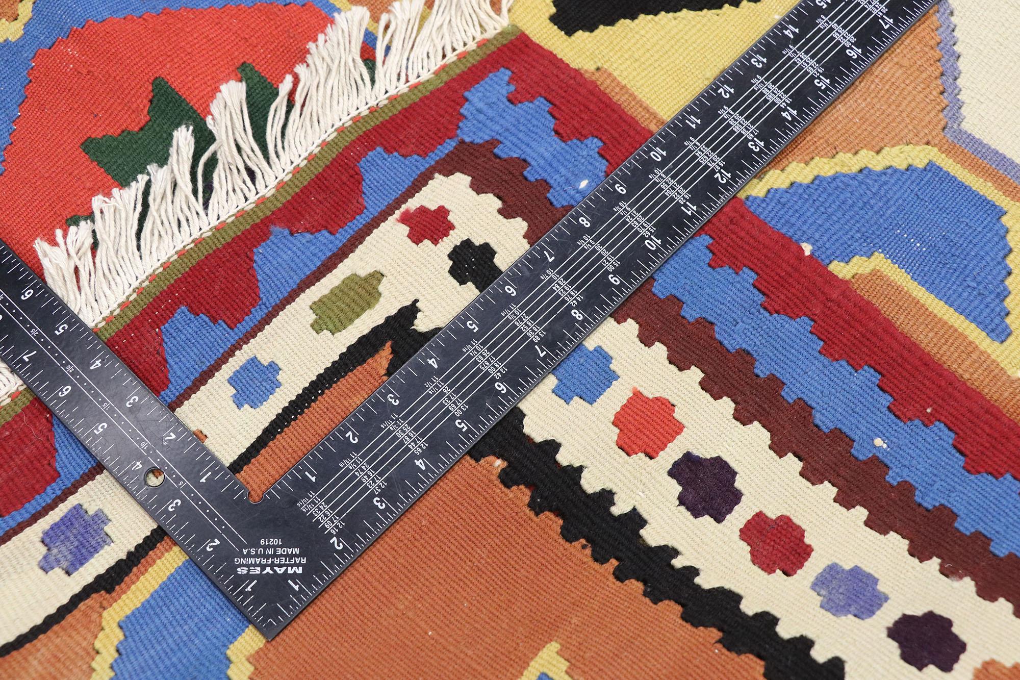 Vintage Persisch Shiraz Kilim Teppich mit Tribal Stil im Zustand „Gut“ im Angebot in Dallas, TX