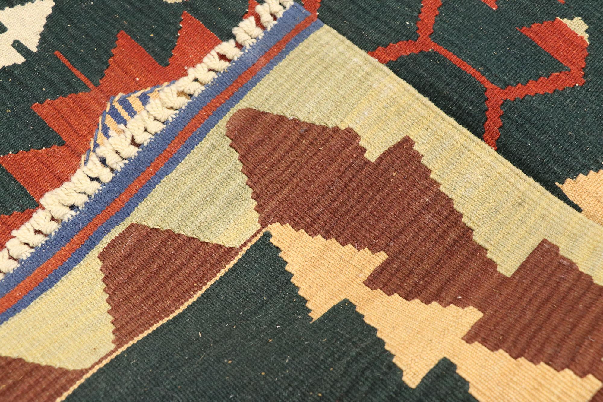 Vintage Persian Shiraz Kilim Rug, Western Chic Meets Southwest Bohemian In Good Condition For Sale In Dallas, TX