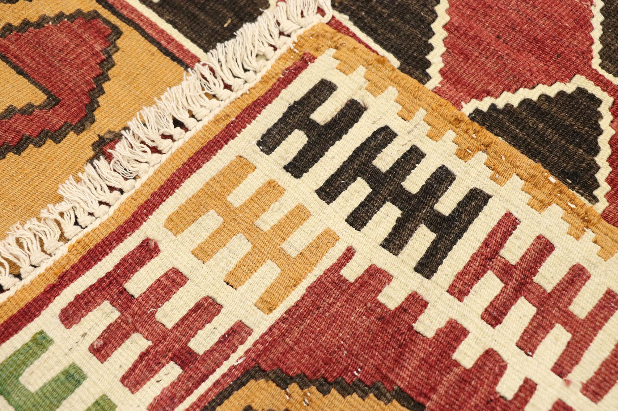 Vintage Persian Shiraz Kilim Rug, Modern Desert Meets Luxury Lodge In Good Condition For Sale In Dallas, TX