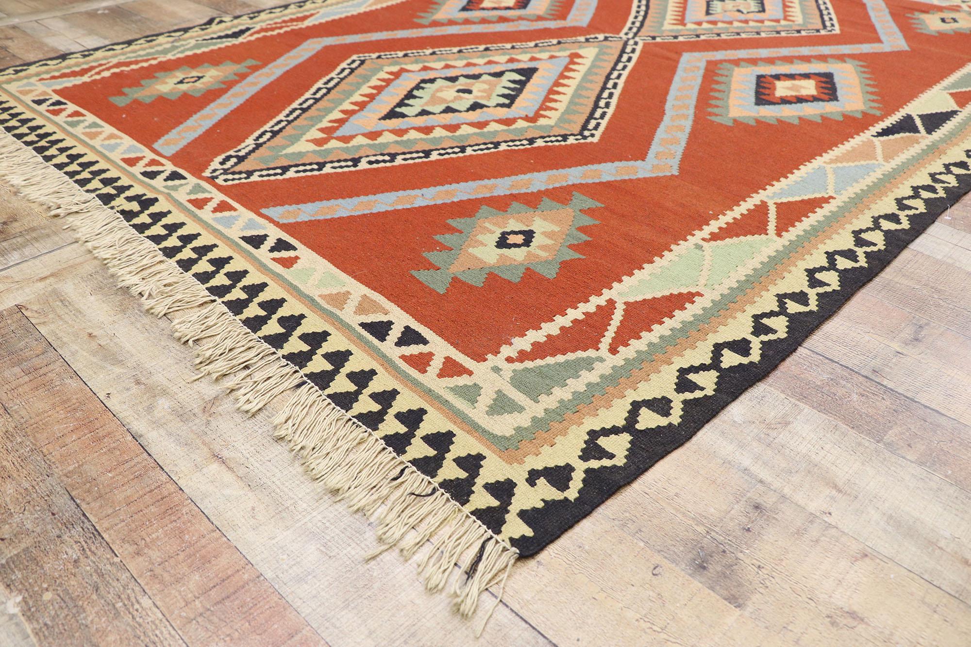 XX secolo Tappeto persiano vintage Shiraz Kilim, il nord-ovest del Pacifico incontra il lusso del Lodge in vendita