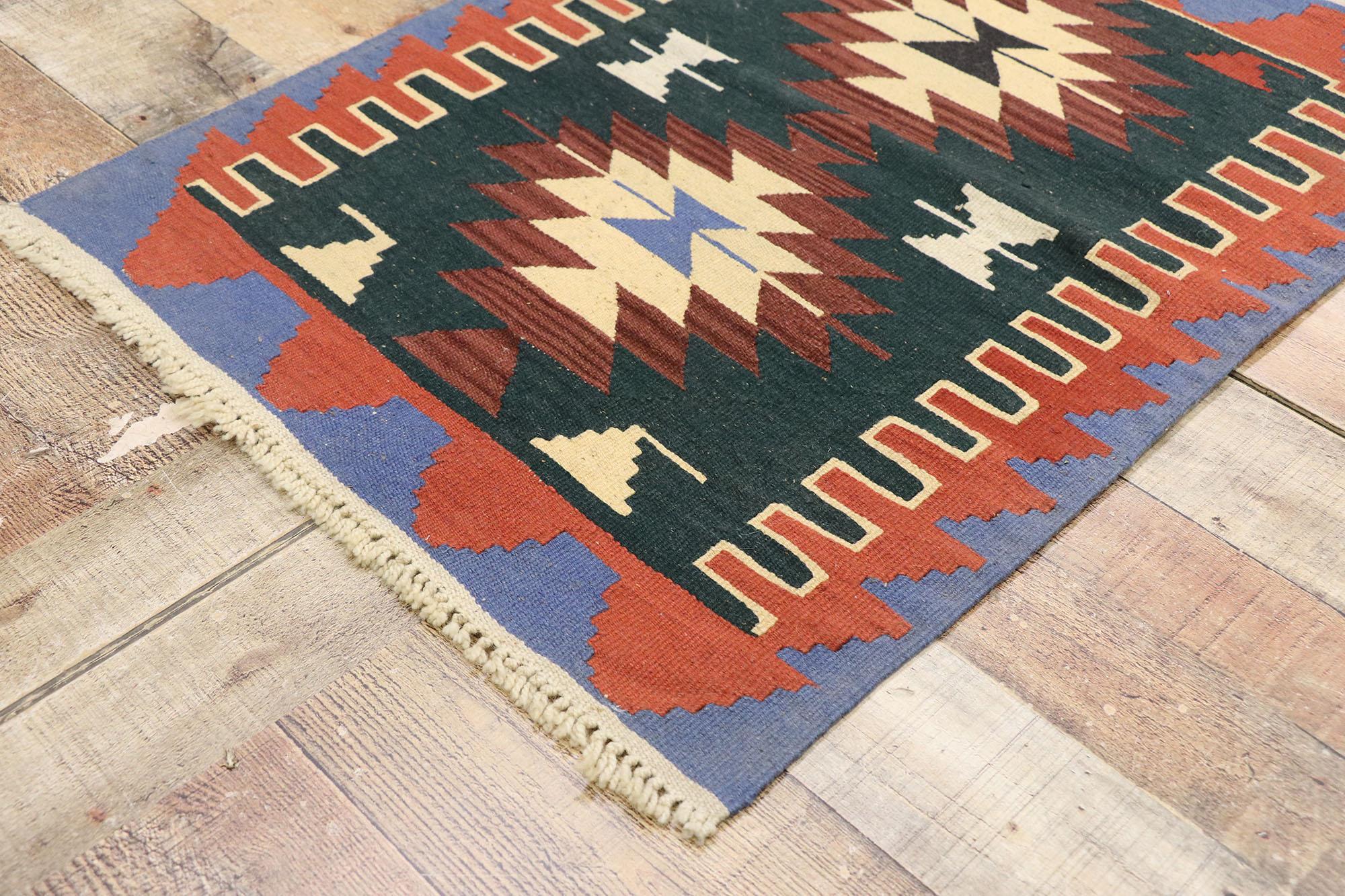 Alfombra vintage persa Shiraz Kilim, el lujo se une al encanto nómada siglo XX en venta