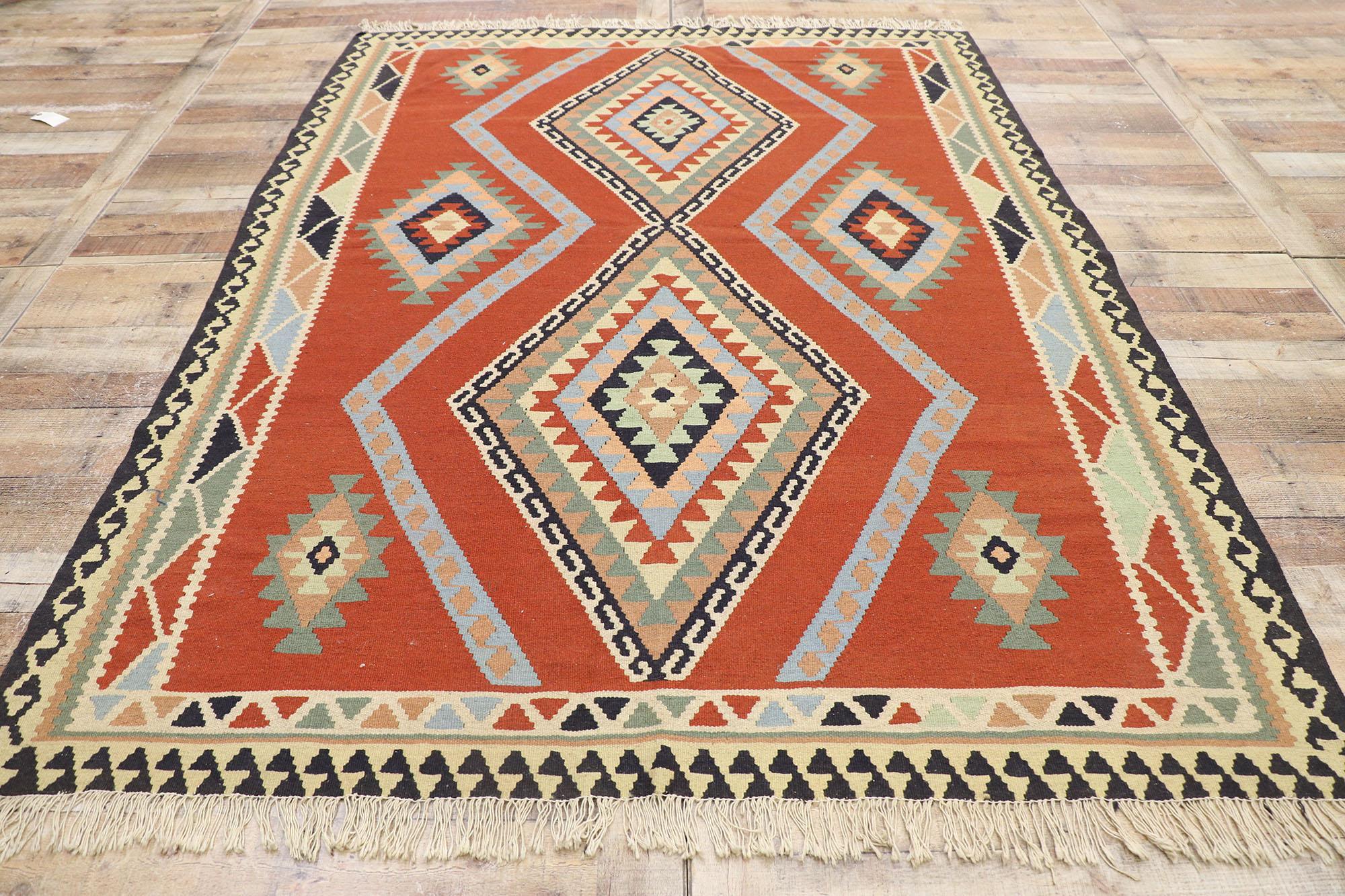 Lana Tappeto persiano vintage Shiraz Kilim, il nord-ovest del Pacifico incontra il lusso del Lodge in vendita