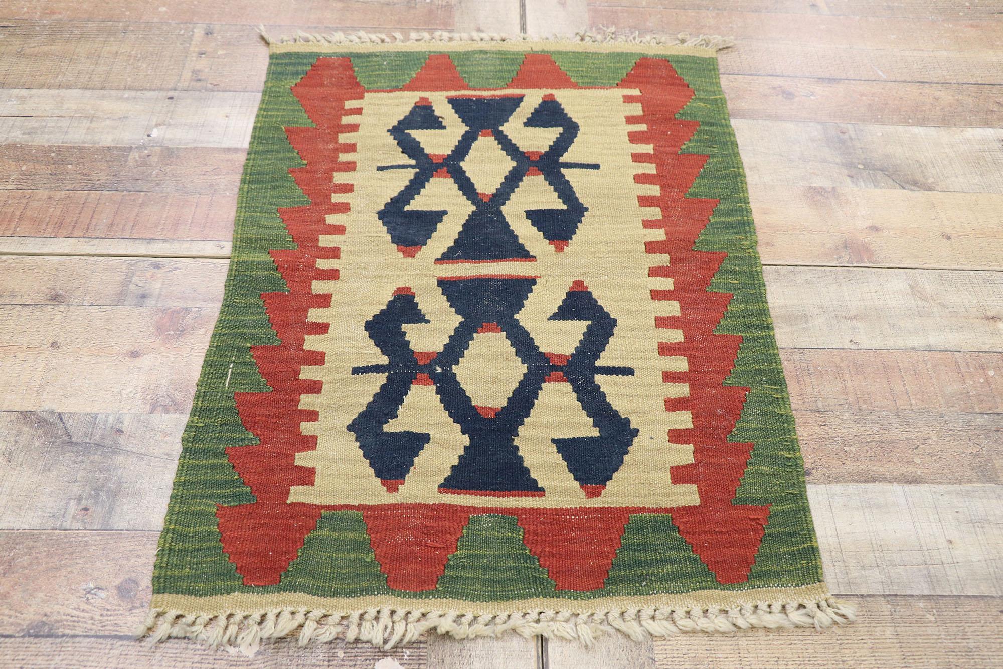 Laine Tapis Kilim persan vintage Shiraz, le désert moderne rencontre le Boho Chic en vente