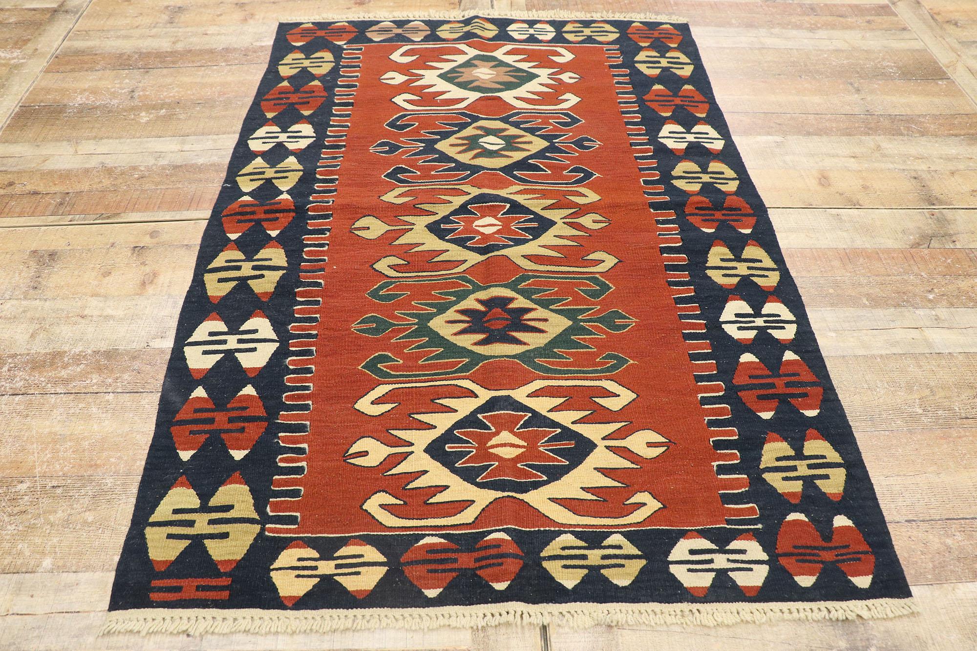 XX secolo Rug vintage persiano Shiraz Kilim, lo stile moderno del sud-ovest incontra il lusso del Lodge in vendita