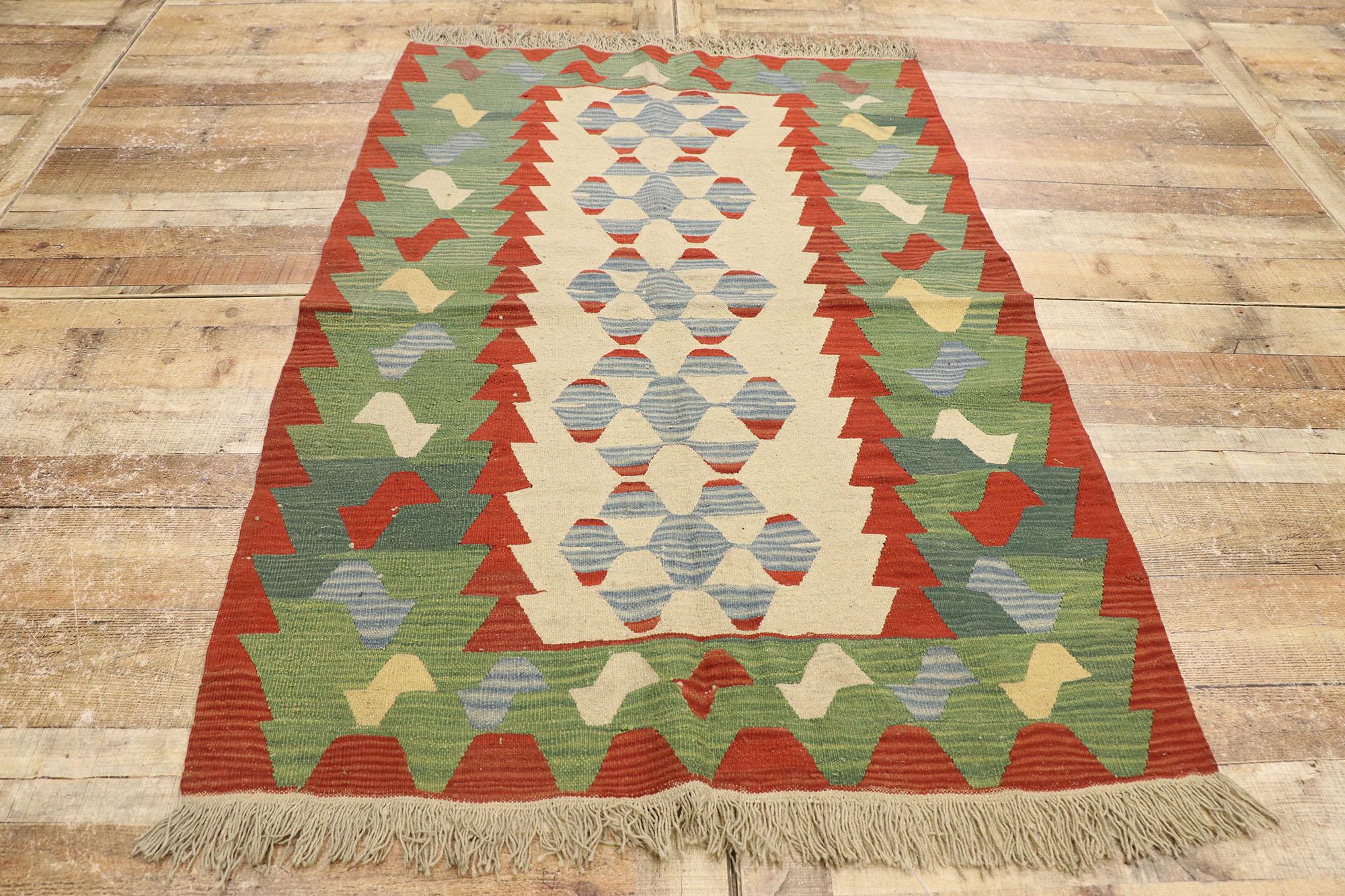 20ième siècle Tapis Kilim persan Shiraz vintage de style tribal en vente