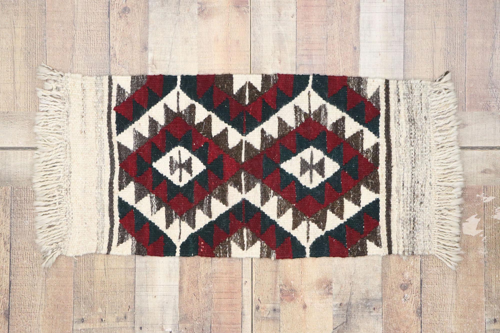 Tapis Kilim persan vintage Shiraz de style tribal en vente 1