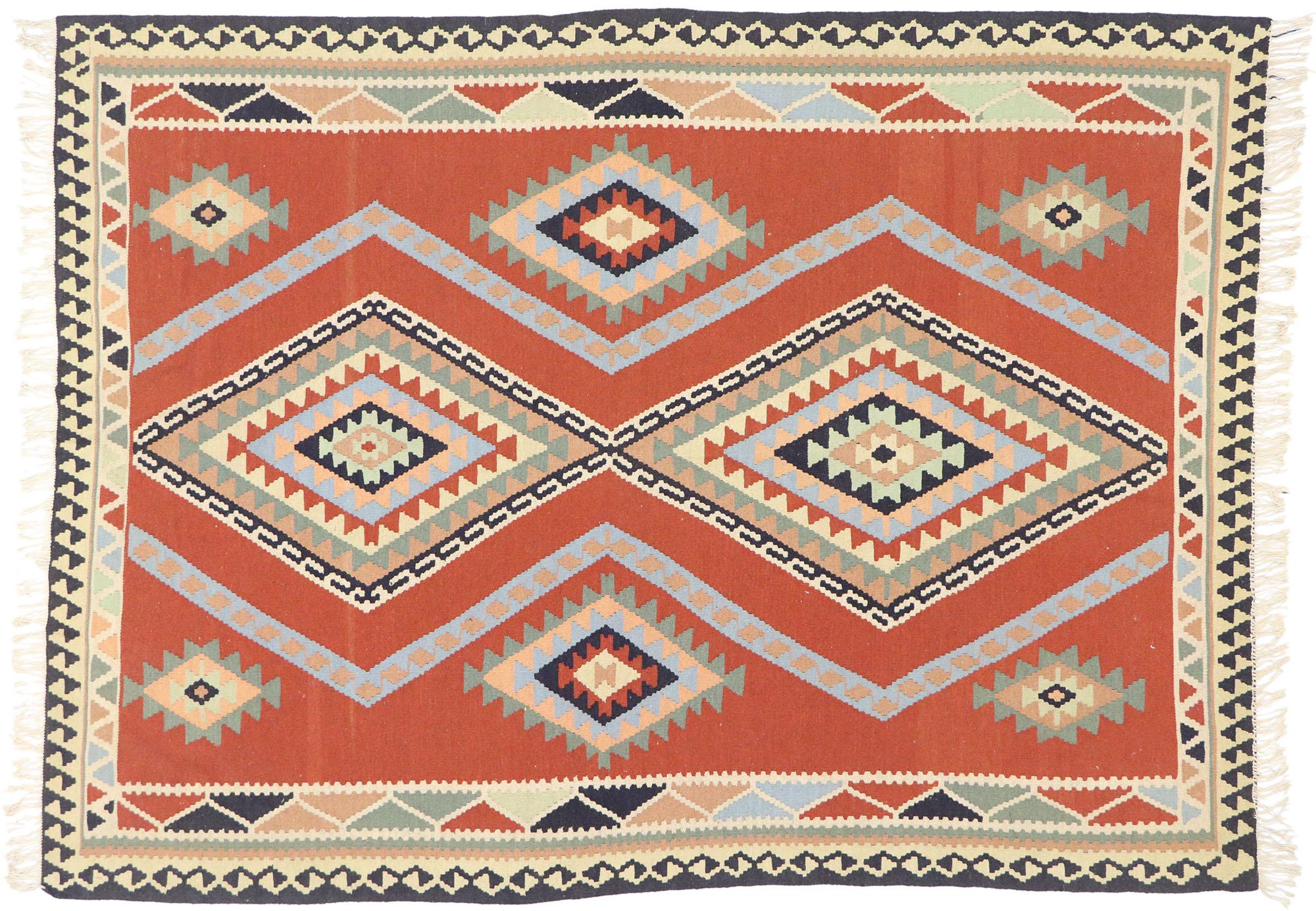 Tappeto persiano vintage Shiraz Kilim, il nord-ovest del Pacifico incontra il lusso del Lodge in vendita 2