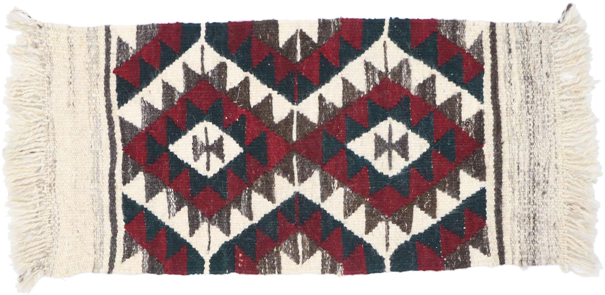Tapis Kilim persan vintage Shiraz de style tribal en vente 2