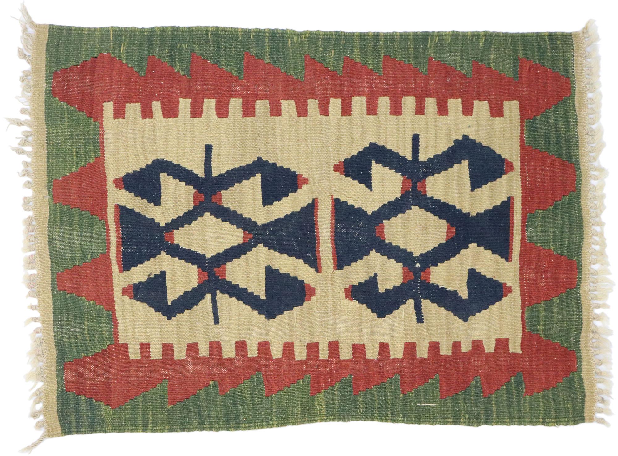 Tapis Kilim persan vintage Shiraz, le désert moderne rencontre le Boho Chic en vente 2