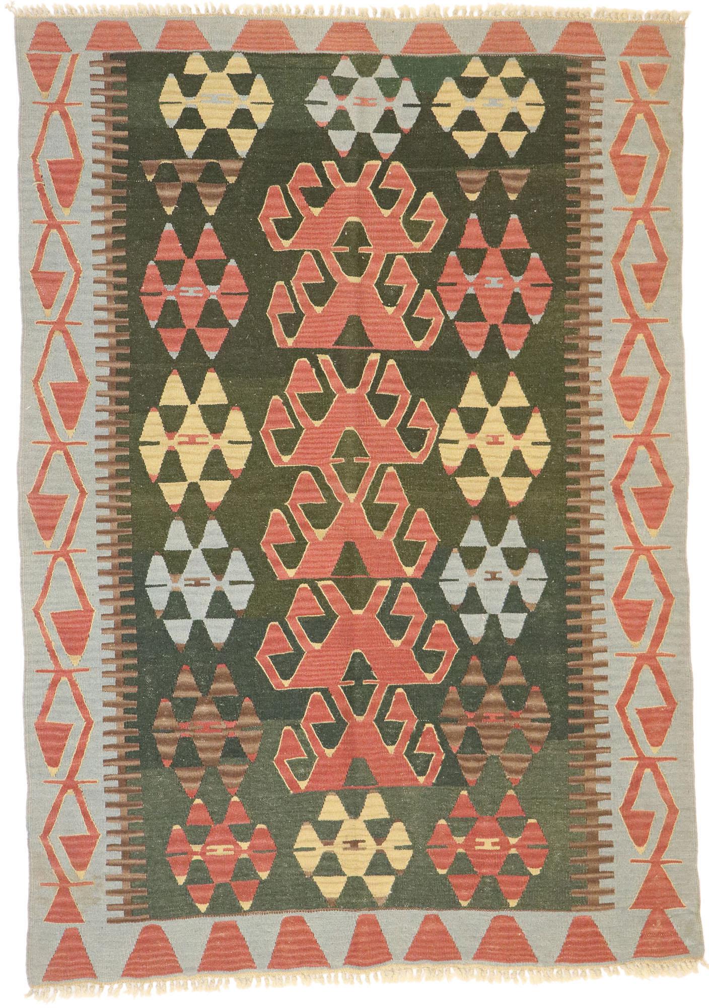 Vintage Persian Shiraz Kilim Rug, Luxury Lodge Meets Modern Southwest Style For Sale 3