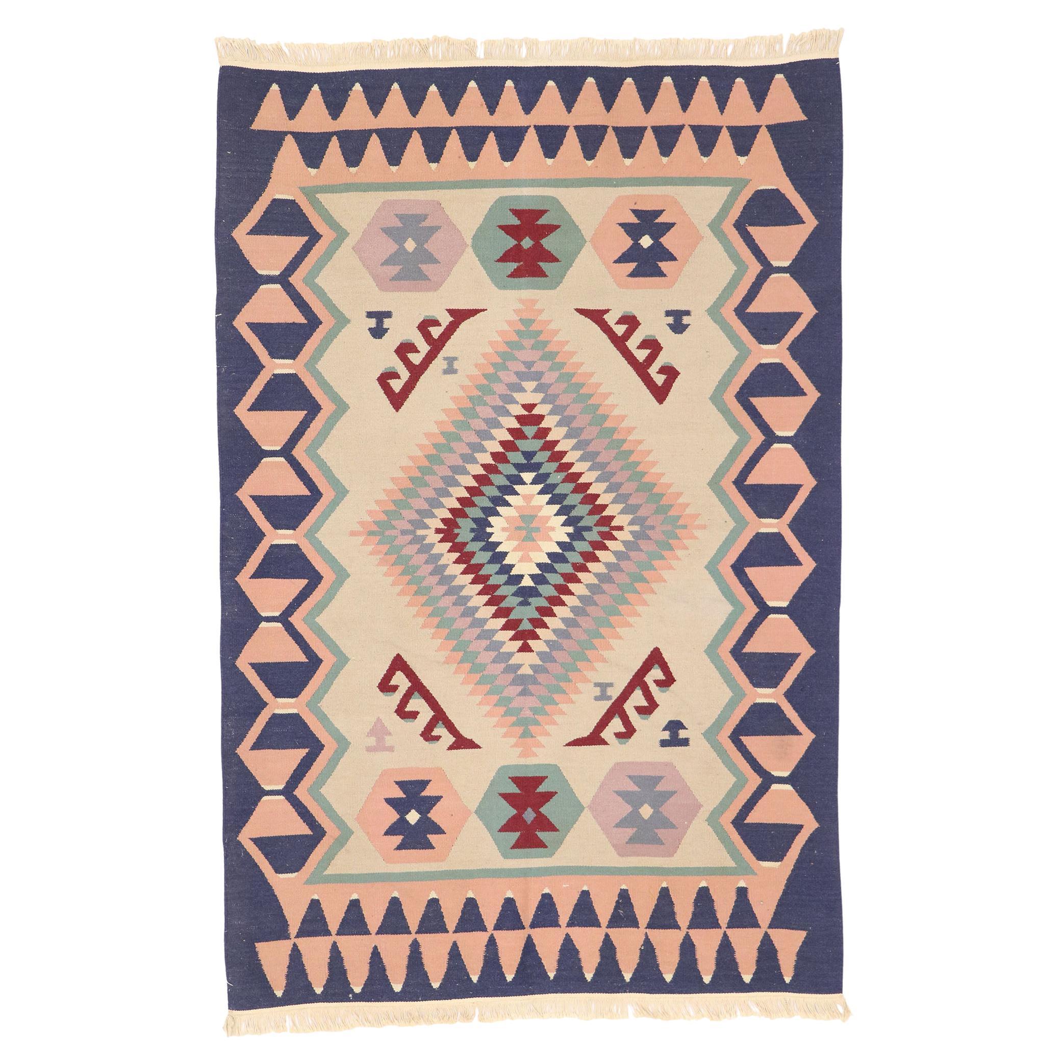 Tapis Kilim persan Shiraz, luxueux hôtel rencontre le style Sud-Ouest doux