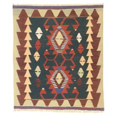 Tapis Kilim persan vintage Shiraz, Western Chic Meets Southwest Bohemian