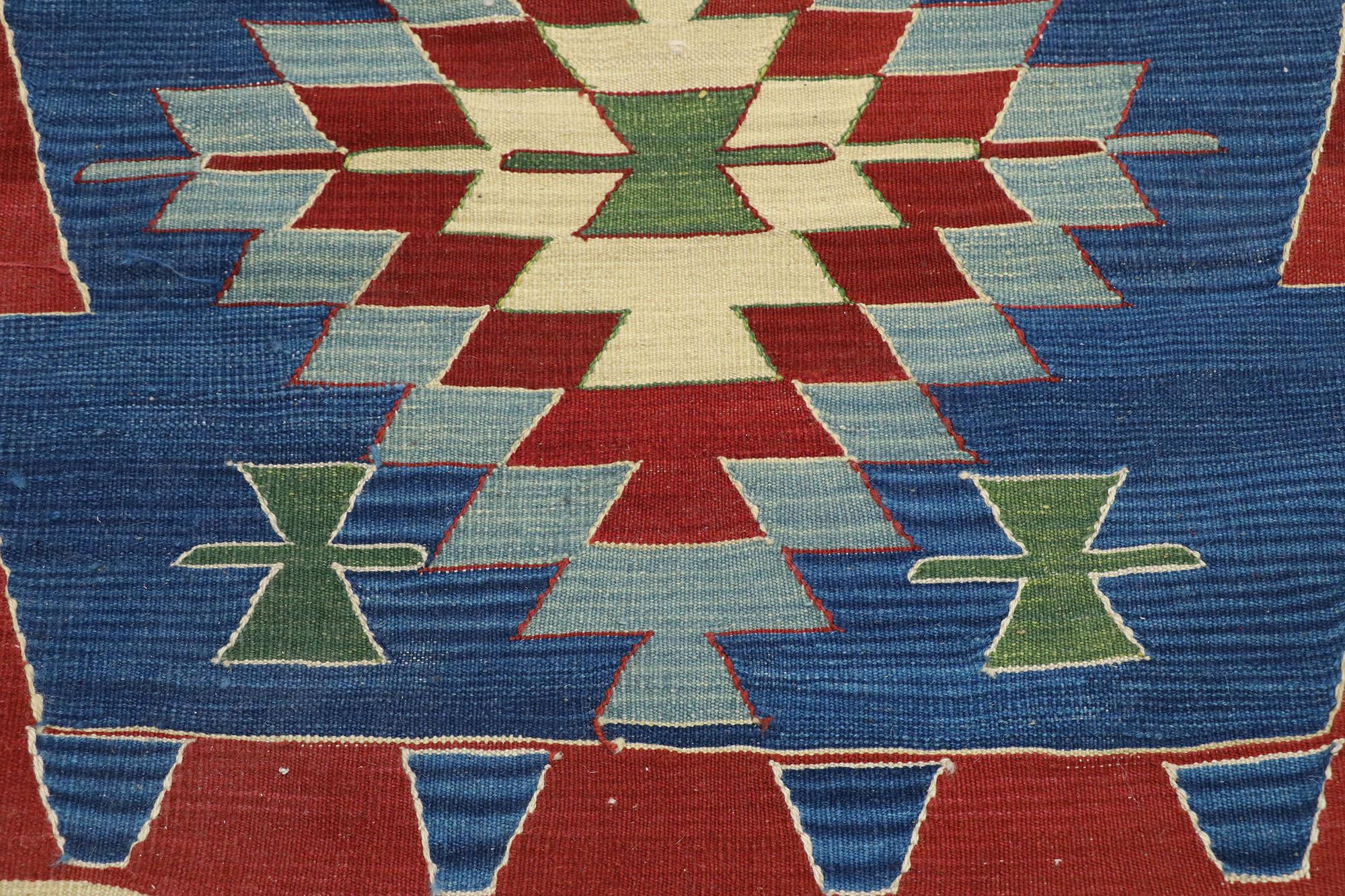 Vintage Persian Shiraz Kilim Rug, Luxury Lodge Meets Nomadic Charm In Good Condition For Sale In Dallas, TX