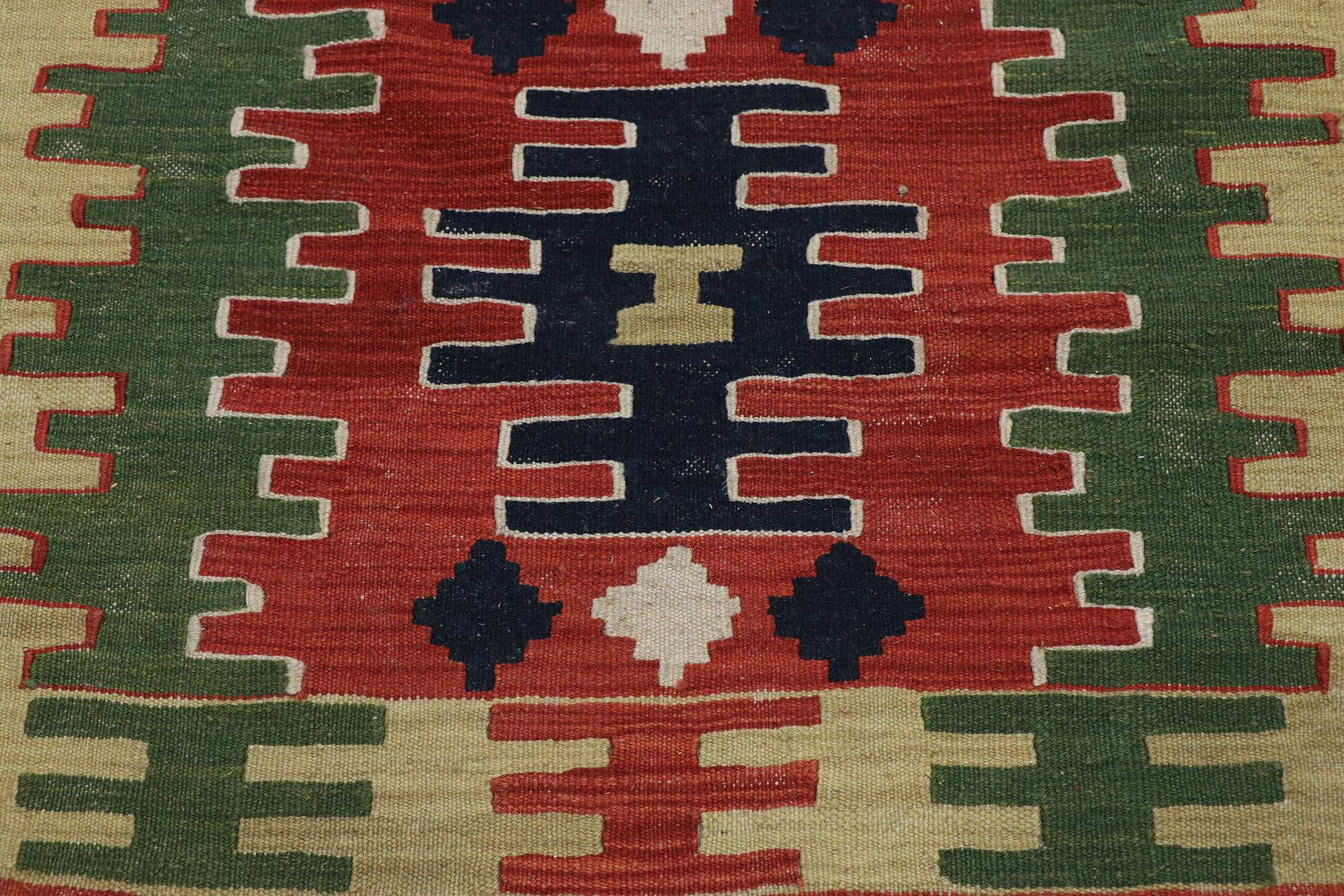 Vintage Persian Shiraz Kilim Rug, Luxury Lodge Meets Nomadic Charm In Good Condition For Sale In Dallas, TX