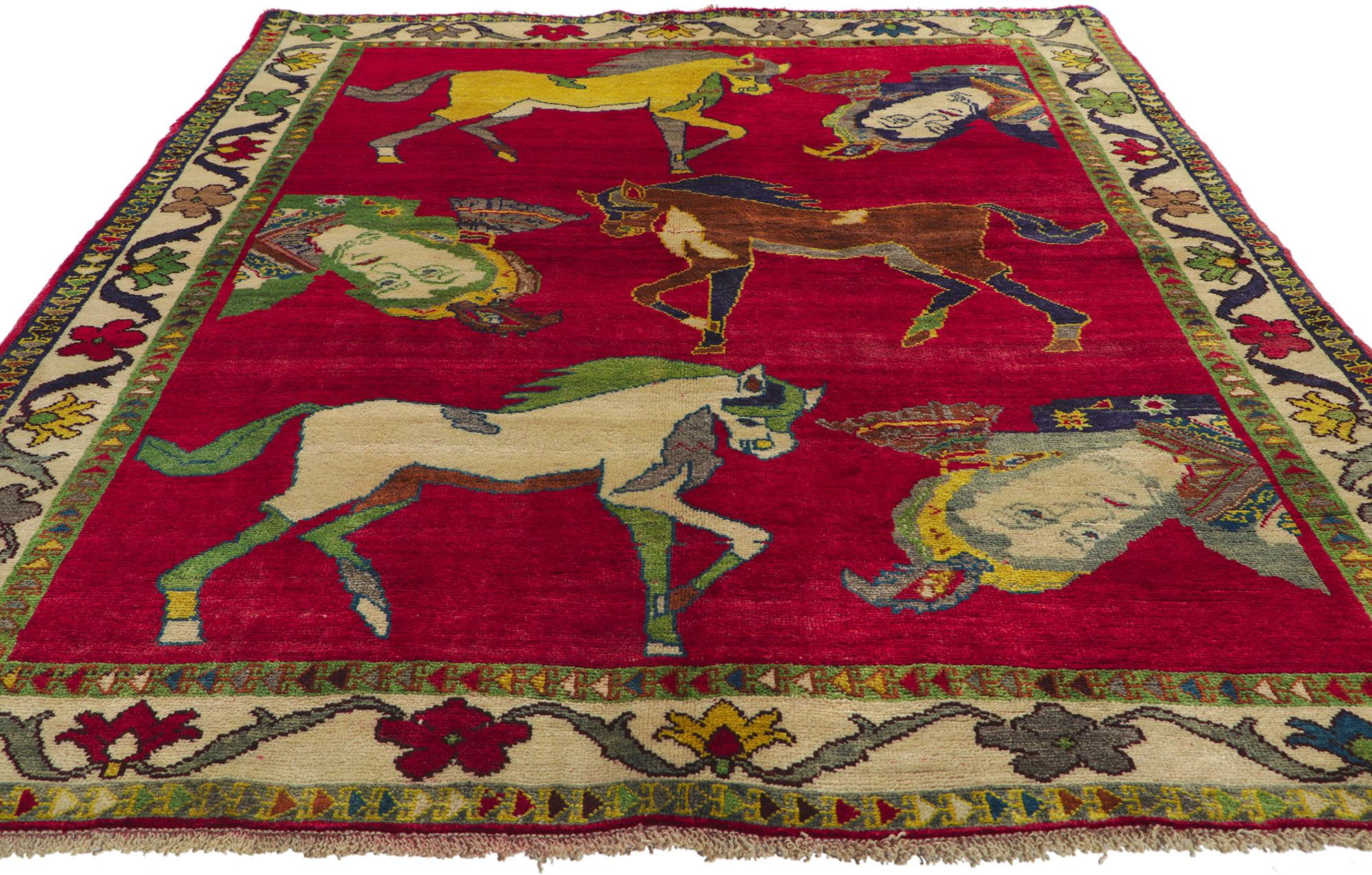 Persischer Shiraz-pictorial-Teppich im Vintage-Stil, Worldly Sophistication Meets Global Chic (Stammeskunst) im Angebot
