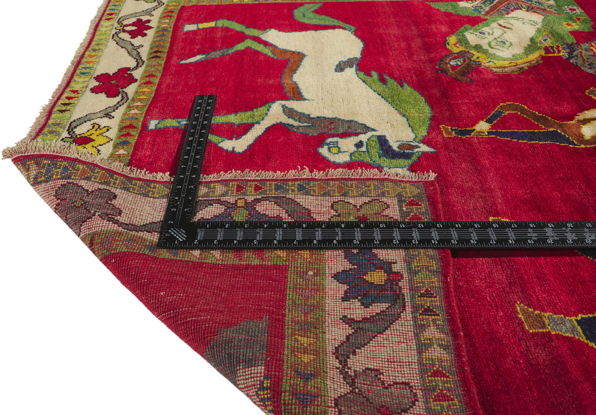Persischer Shiraz-pictorial-Teppich im Vintage-Stil, Worldly Sophistication Meets Global Chic (20. Jahrhundert) im Angebot