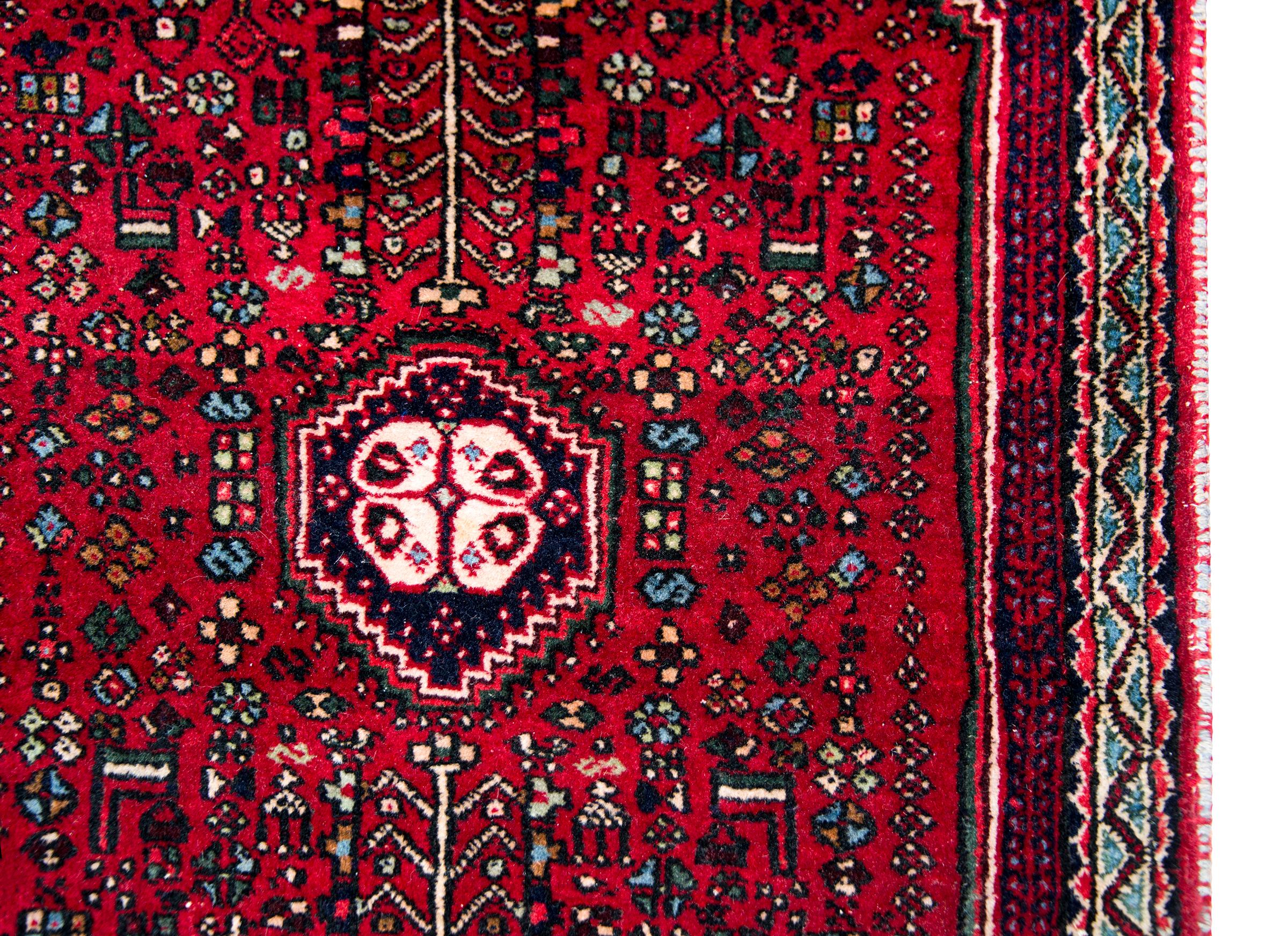 Vintage Persian Shiraz Rug In Good Condition For Sale In Chicago, IL