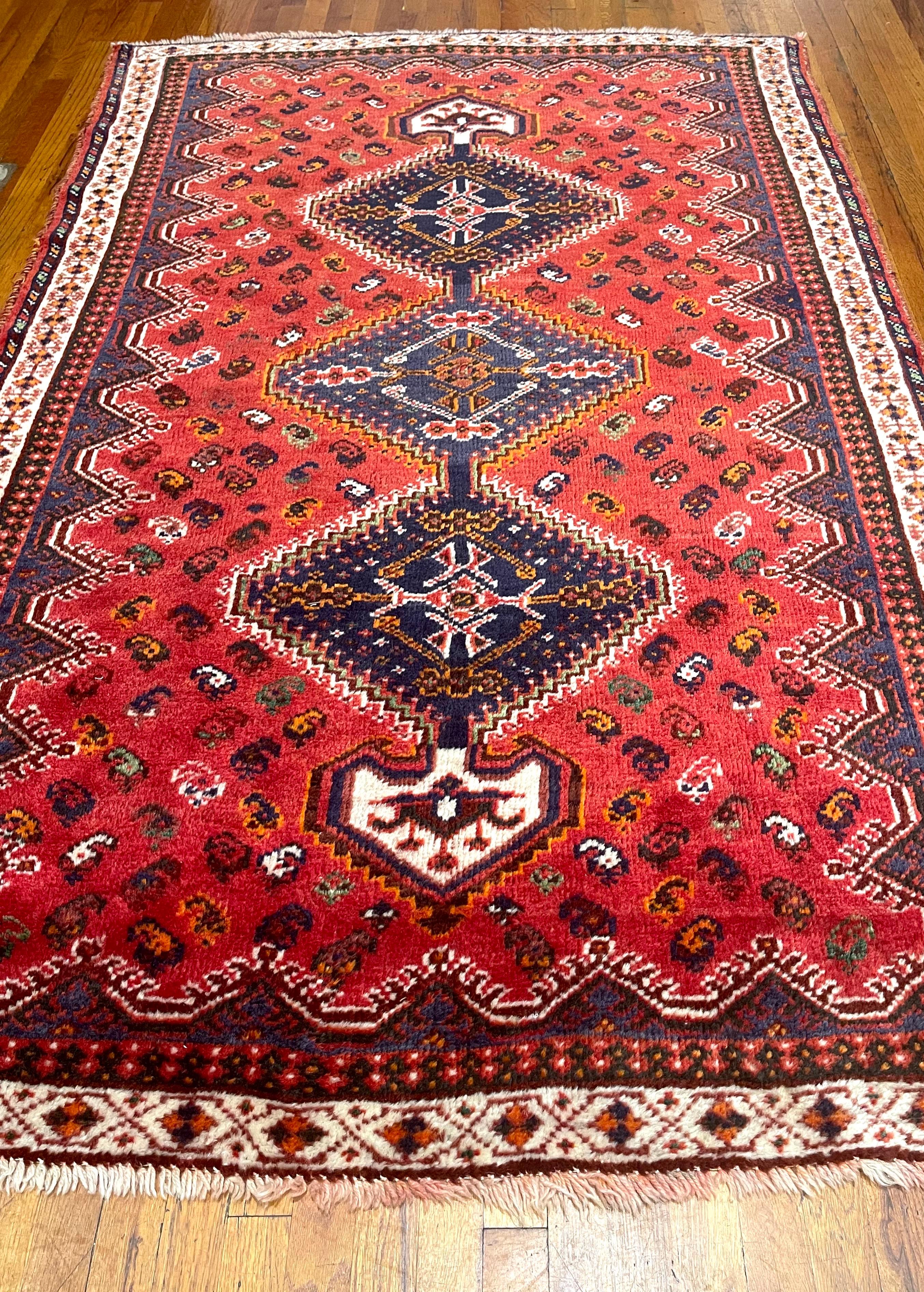 Alter persischer Shiraz-Teppich (Wolle) im Angebot