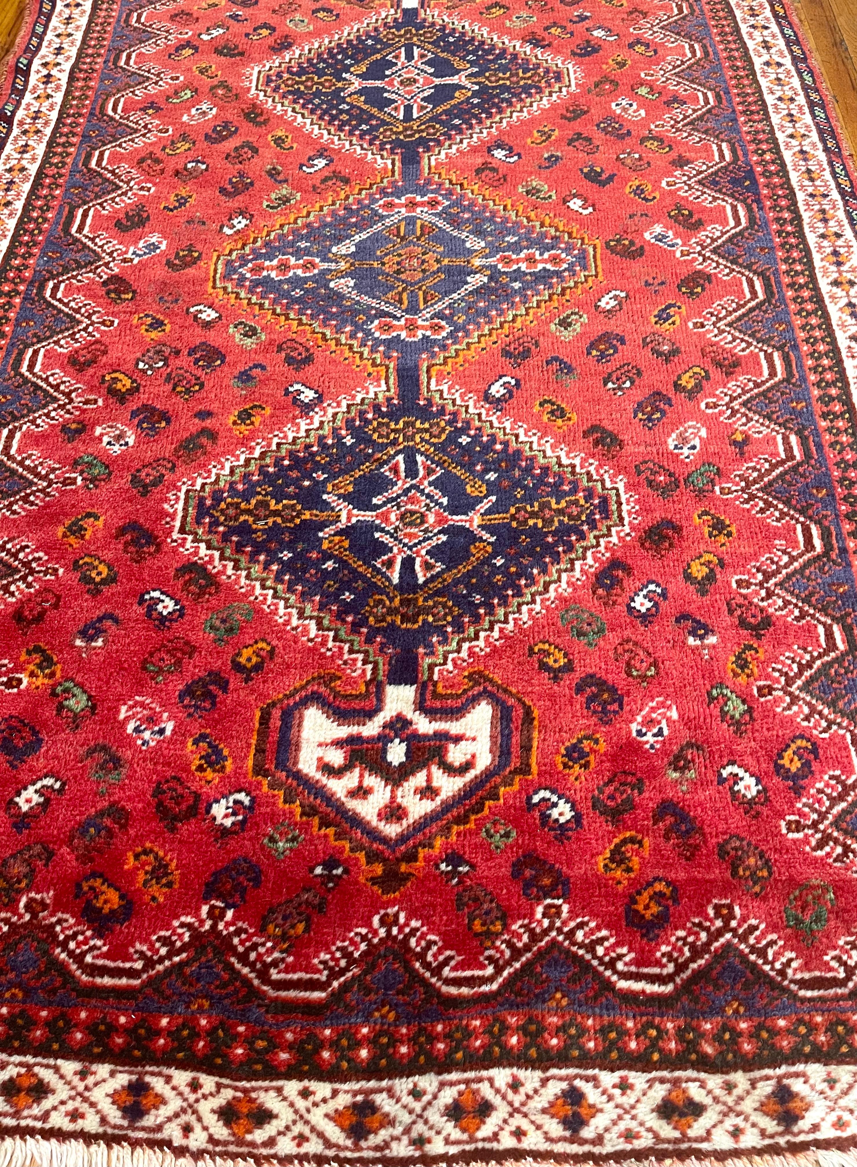 Alter persischer Shiraz-Teppich im Angebot 1