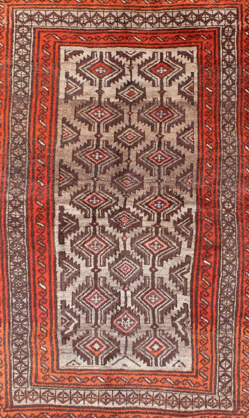 Persischer Shiraz-Teppich in Orange und Braun mit Stammesmedaillons, gebrannt (Stammeskunst) im Angebot