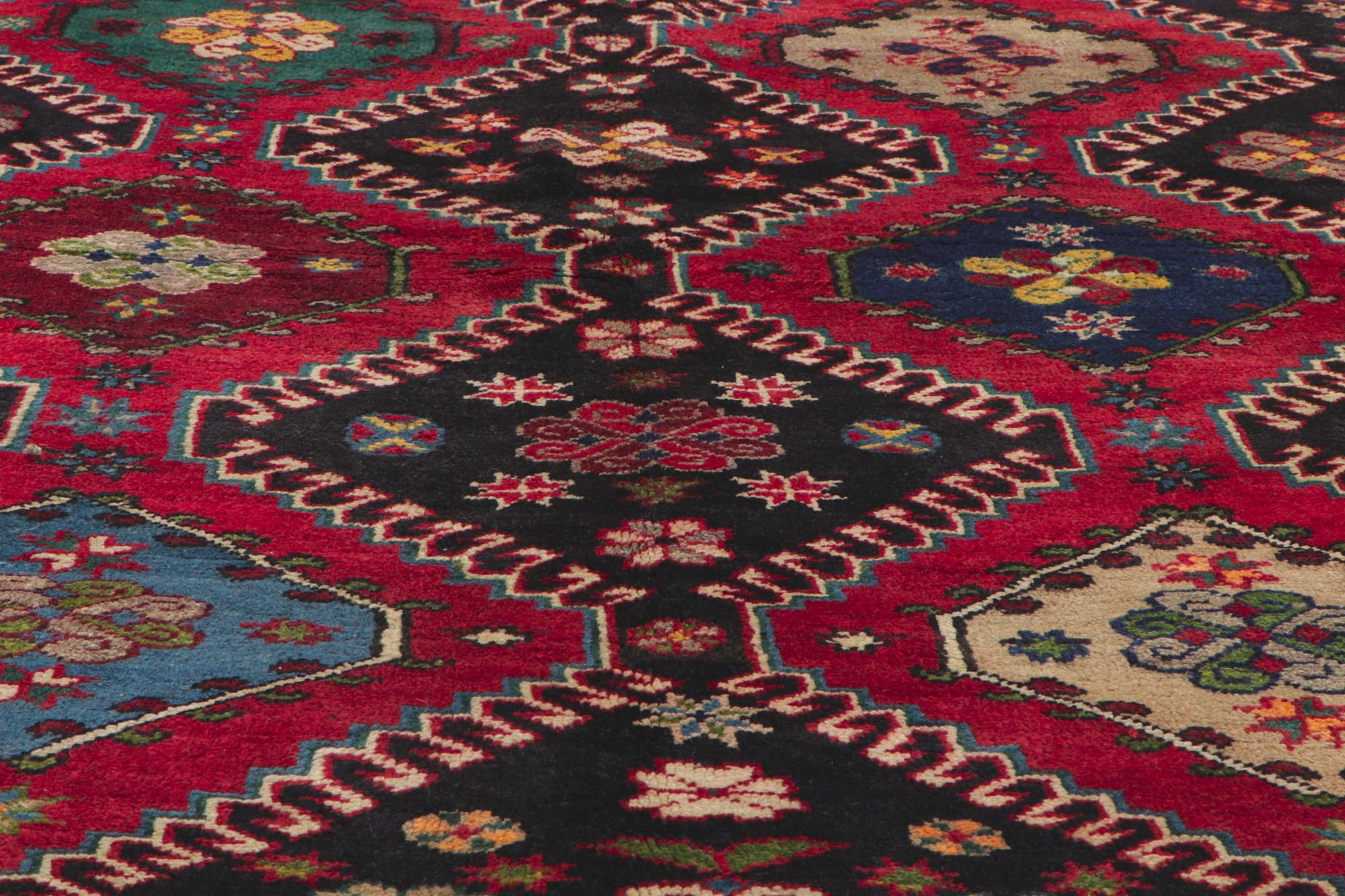 Vintage Persian Shiraz Rug, Tribal Enchantment Meets Modern Masculine Appeal In Good Condition For Sale In Dallas, TX