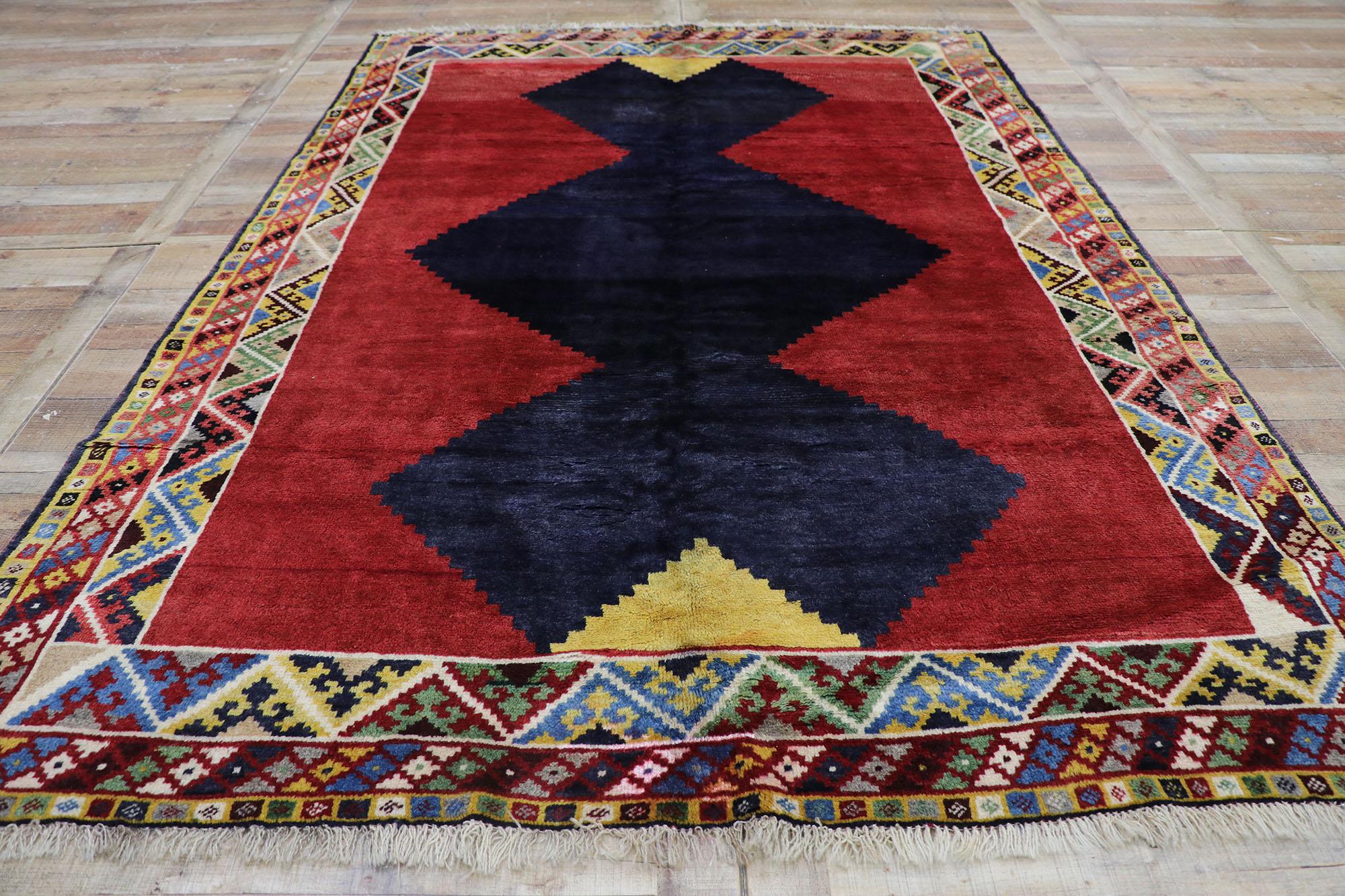 20ième siècle Tapis persan vintage Shiraz avec style tribal moderne du milieu du siècle dernier en vente