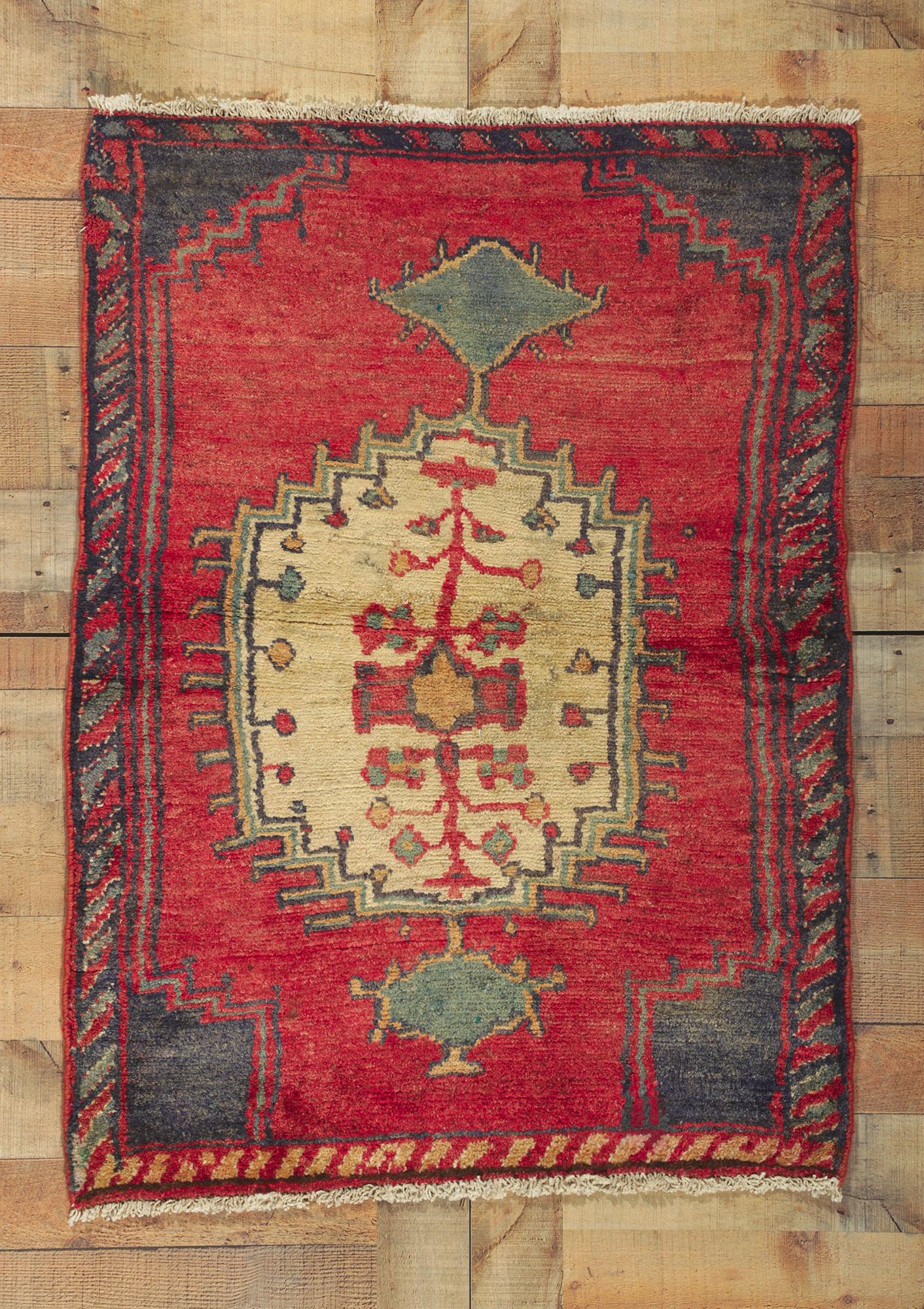 Lana Tappeto persiano vintage Shiraz con stile tribale in vendita